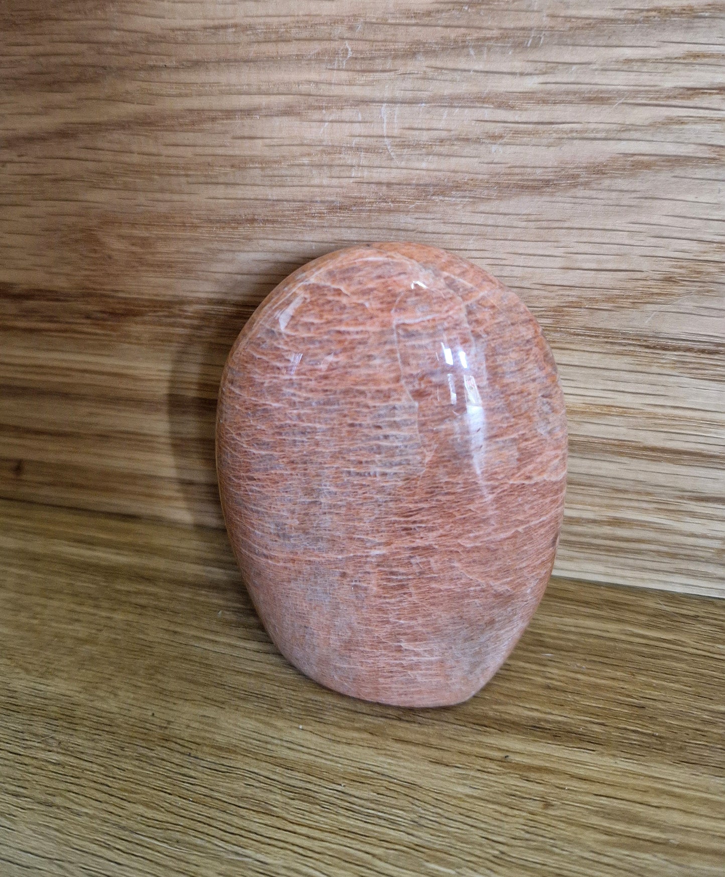 Pfirsich-Mondstein Freiform – Sanfte Energie, Weiblichkeit & Intuition