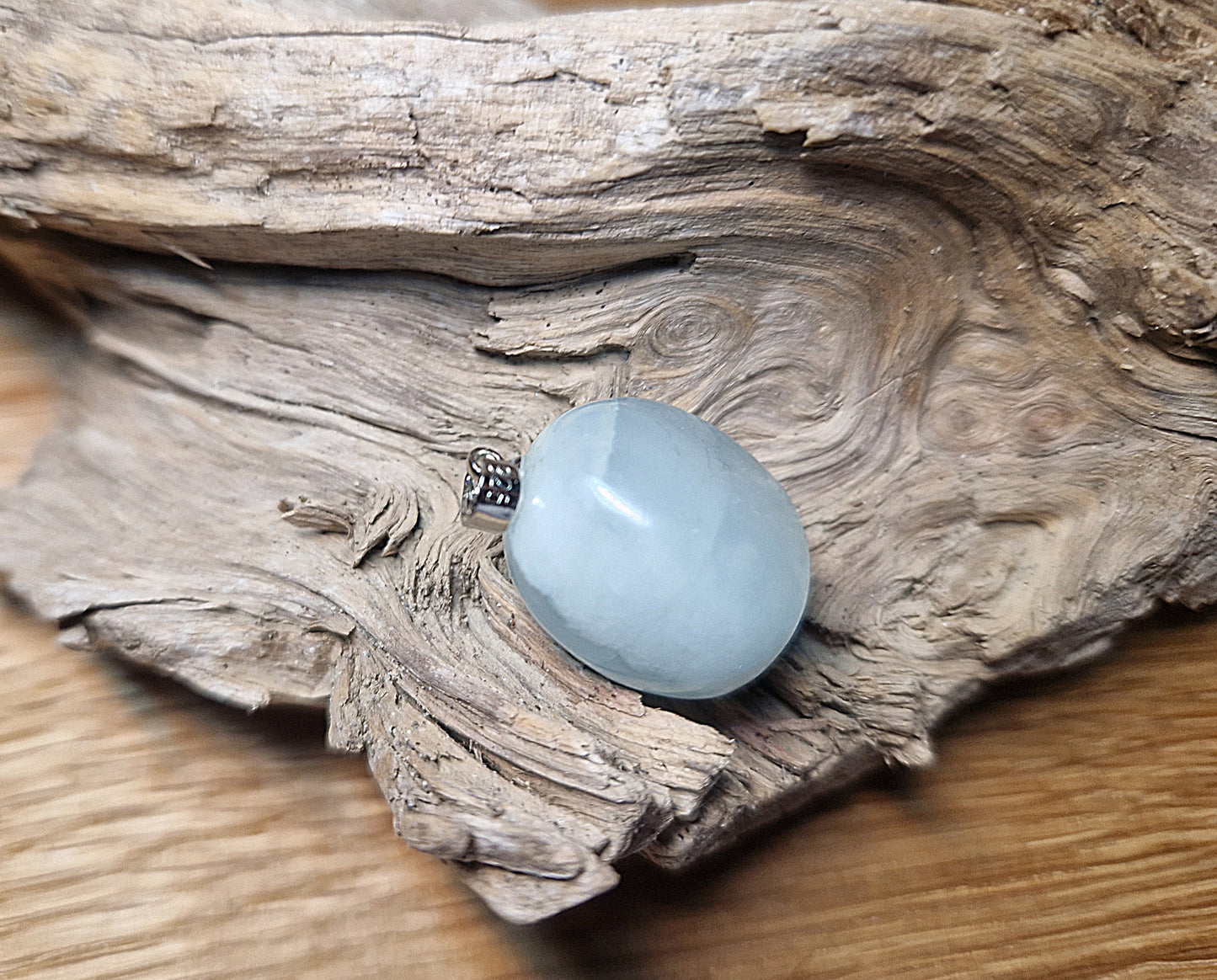 Aquamarin Anhänger mit 925 Silberöse – Ruhe, Klarheit & seelische Balance