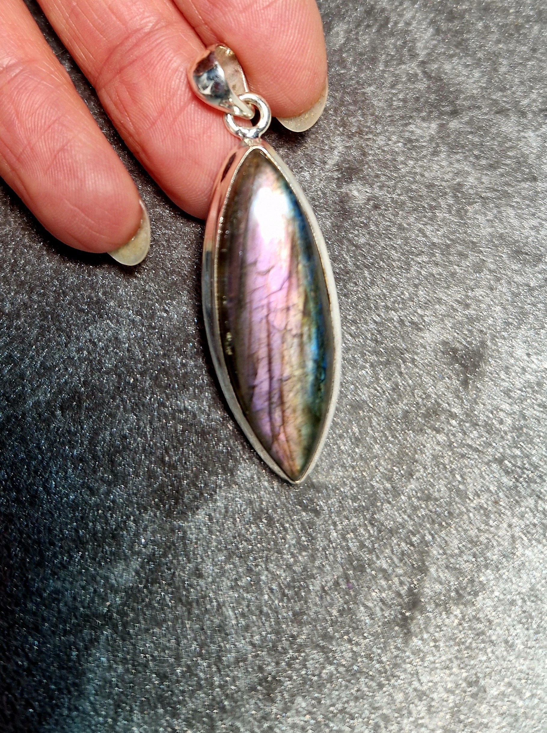 Seltener Labradorit Anhänger AAA-Qualität