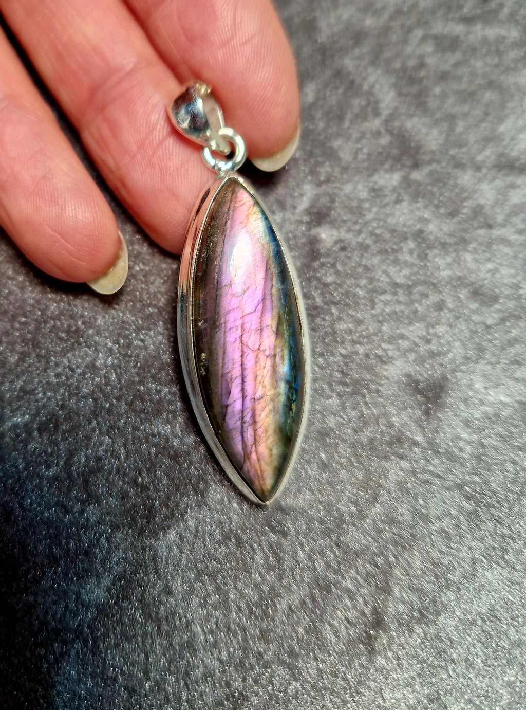 Seltener Labradorit Anhänger AAA-Qualität