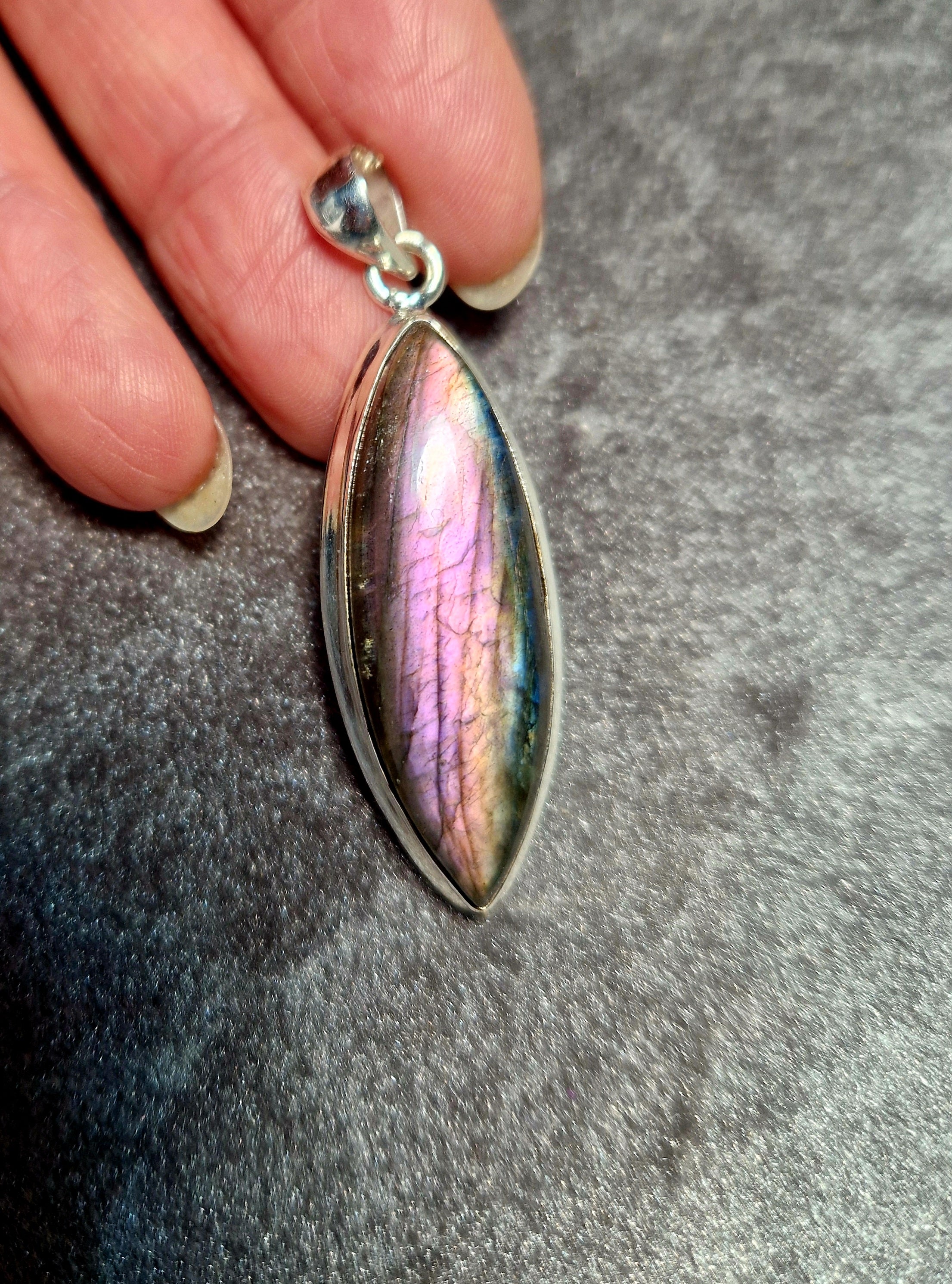 Seltener Labradorit Anhänger AAA-Qualität