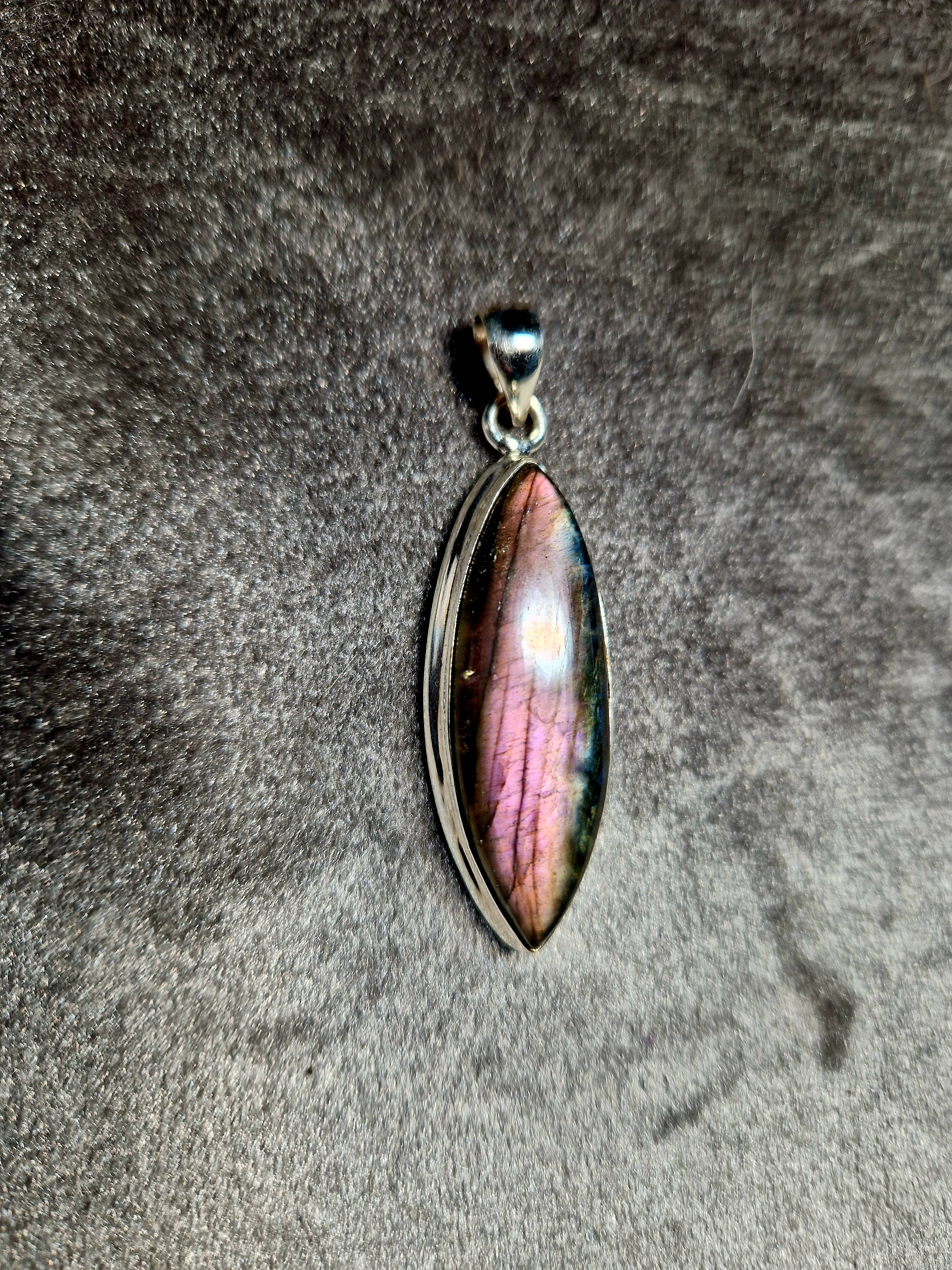 Seltener Labradorit Anhänger AAA-Qualität