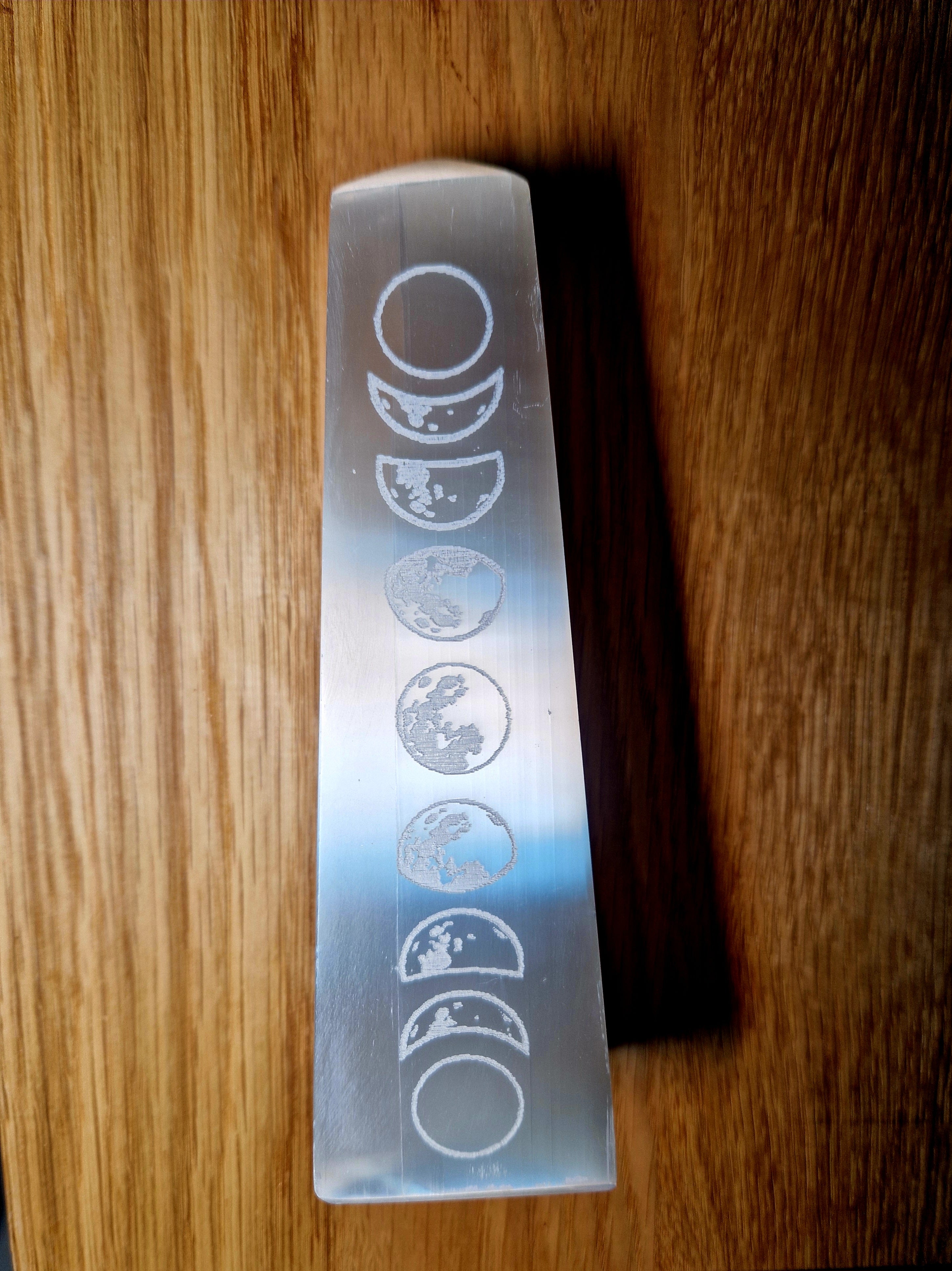 Selenit Turm – Mondphasen Gravur