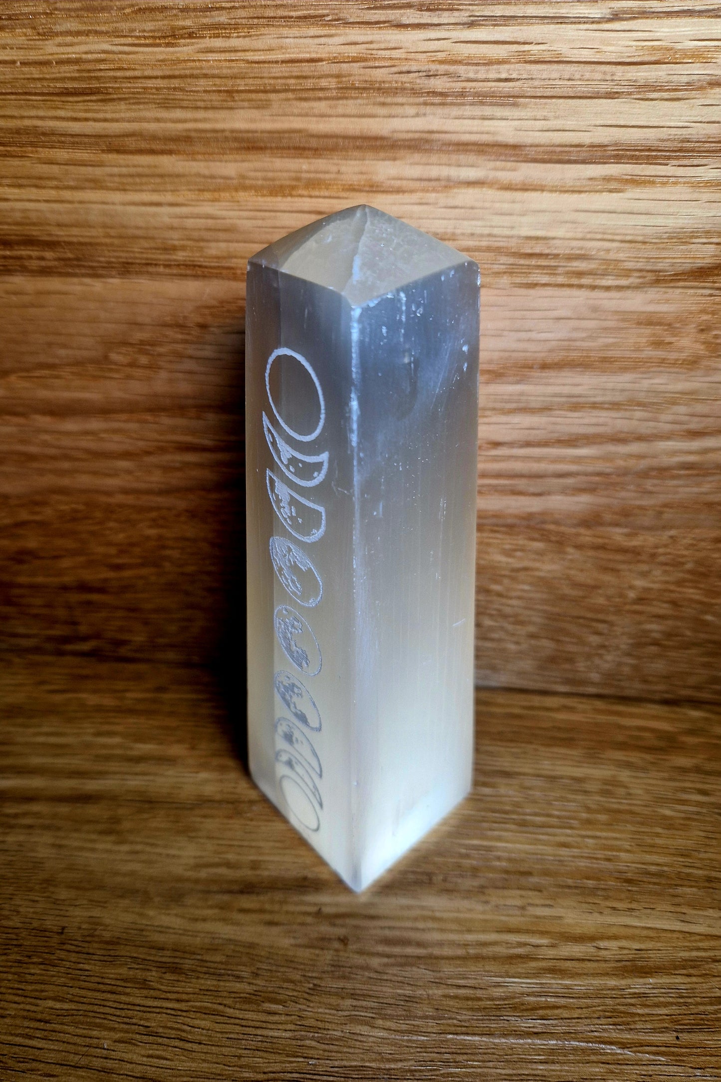 Selenit Turm – Mondphasen Gravur