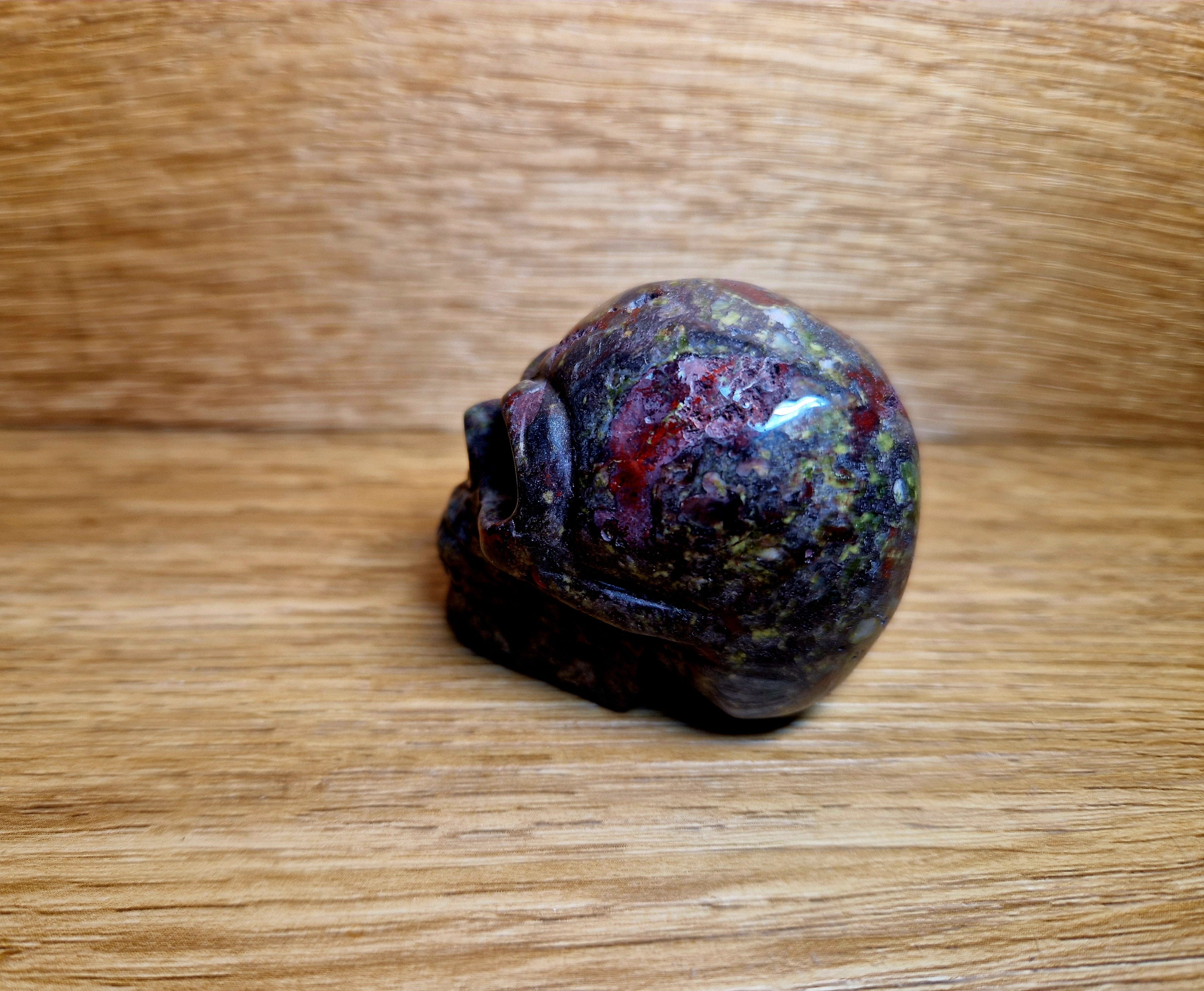 Teschio di diaspro sangue di drago – Potere e trasformazione