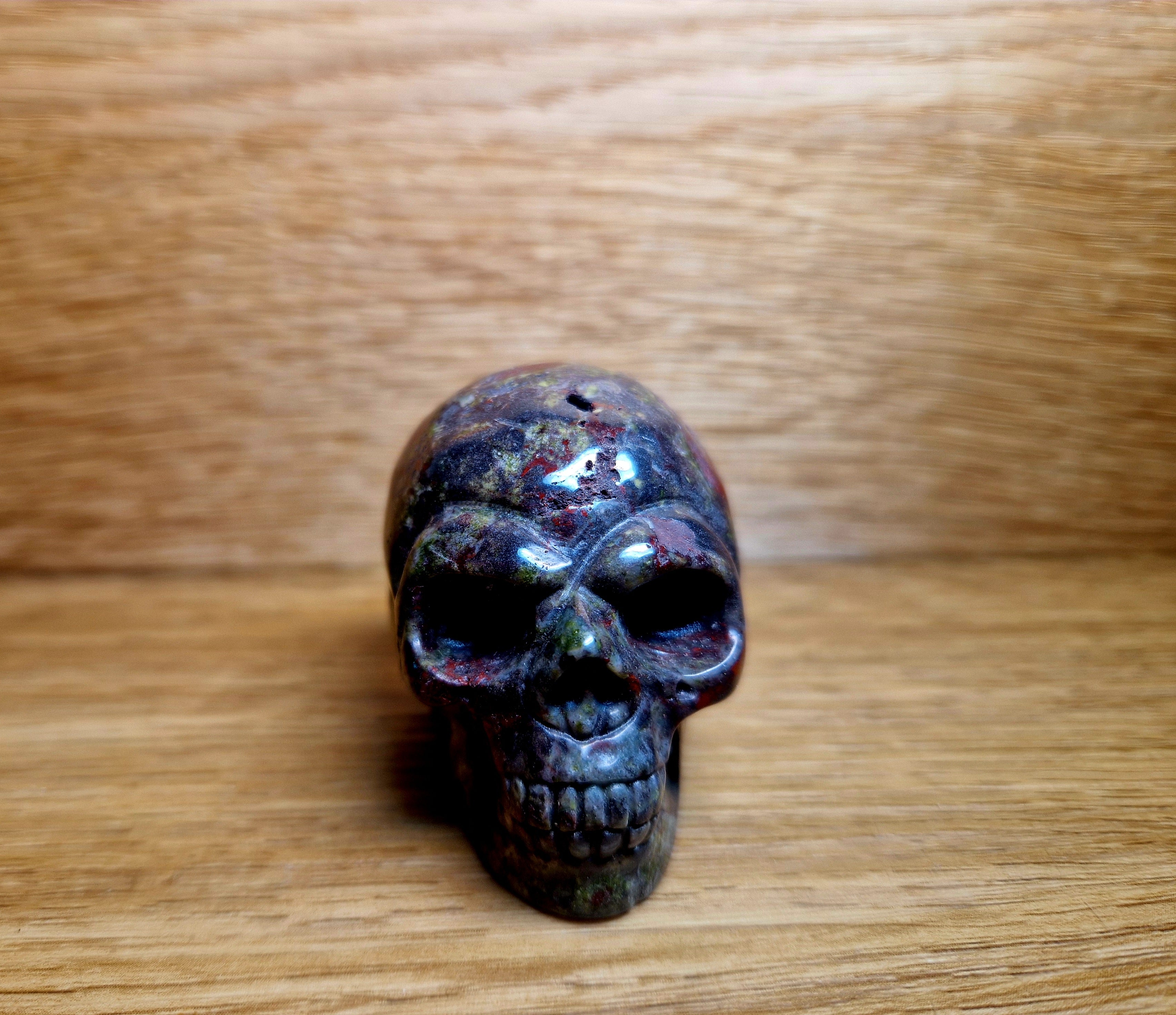 Teschio di diaspro sangue di drago – Potere e trasformazione