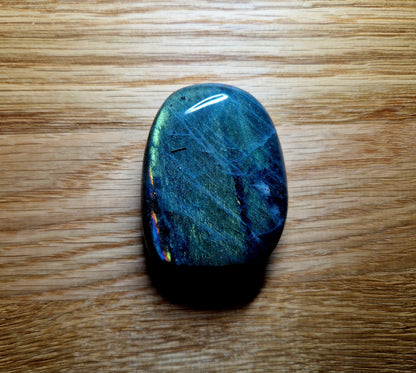 Labradorit Freiform – Intuition, Schutz & Transformationz