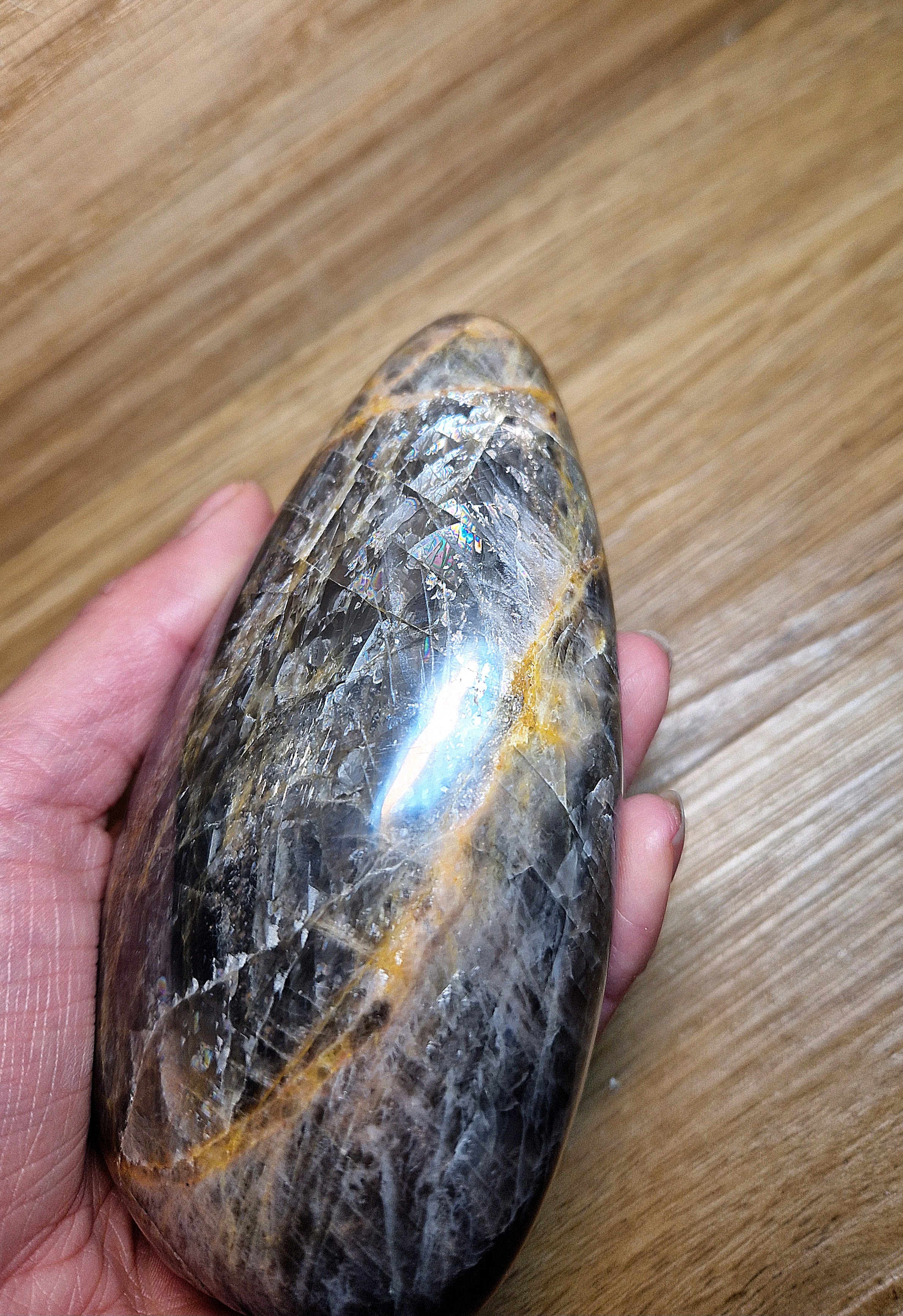 Schwarzer Mondstein Freiform – Schutz, Intuition & emotionale Tiefe