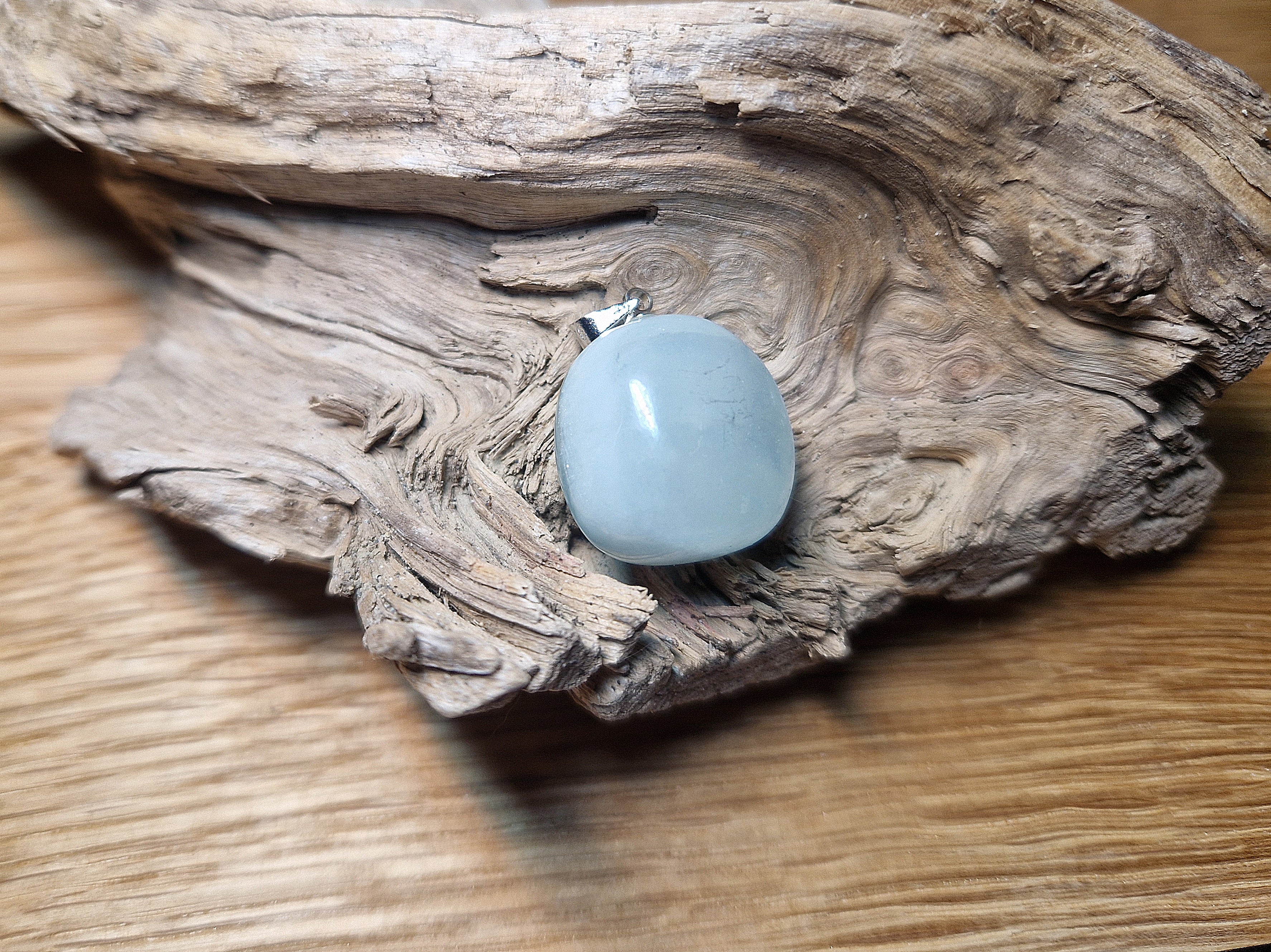 Aquamarin Anhänger mit 925 Silberöse – Ruhe, Klarheit & seelische Balance