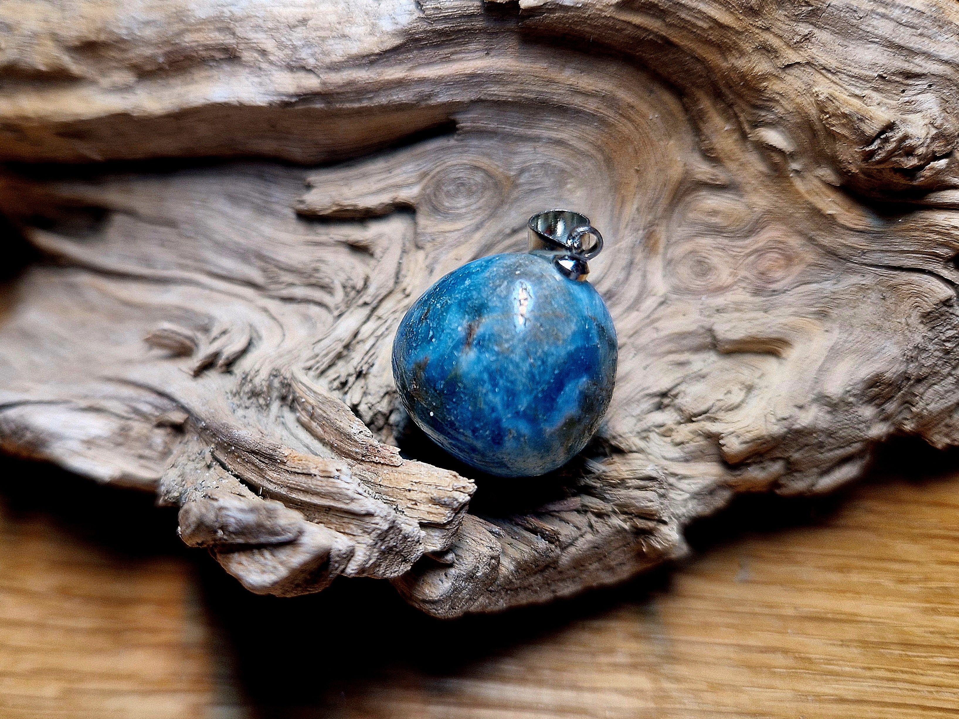 Apatit Anhänger mit 925 Silberöse – Inspiration, Motivation & innere Leichtigkeit A-Qualität