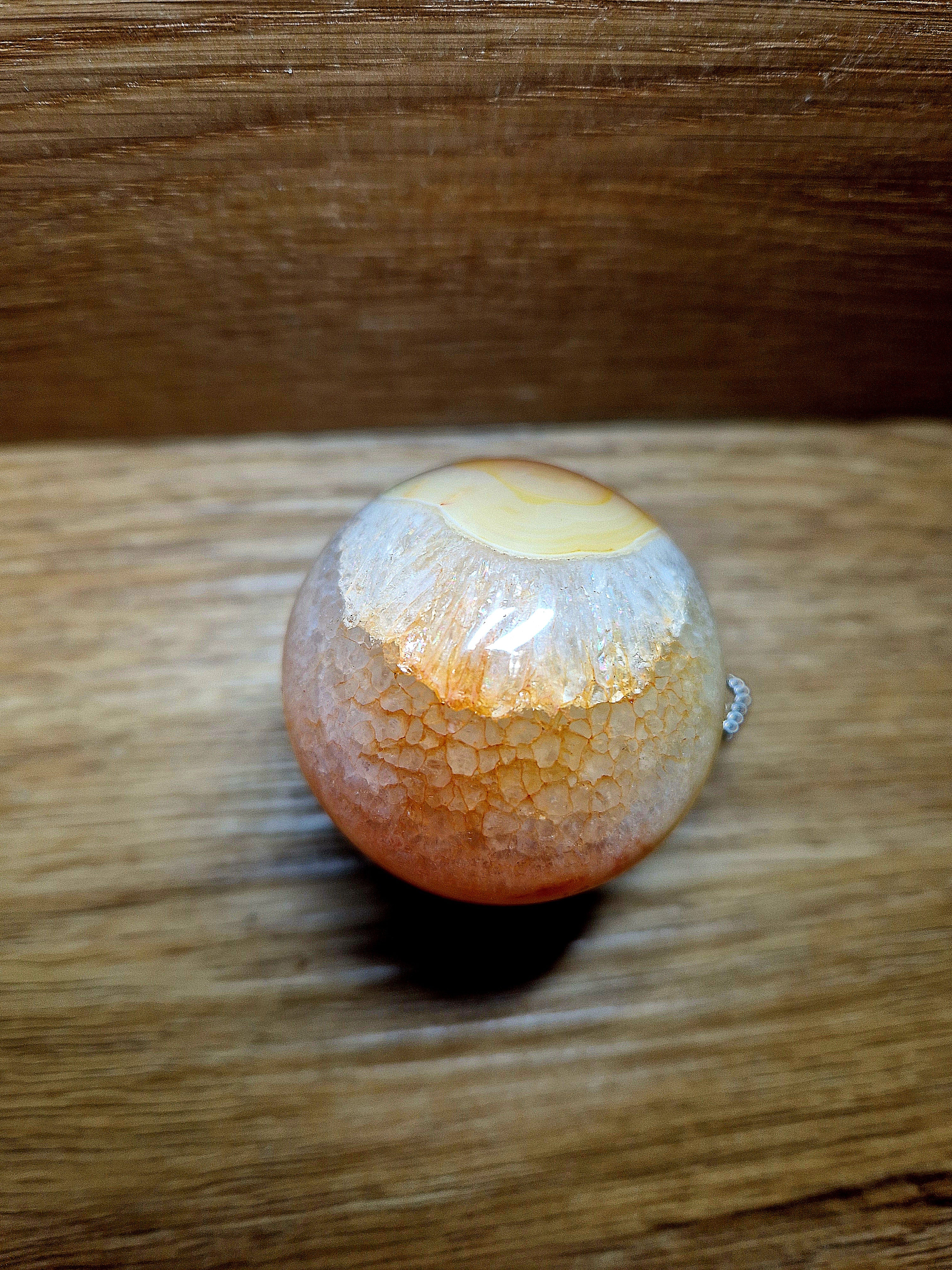 Karneolska krogla – kamen življenjskega veselja in motivacije