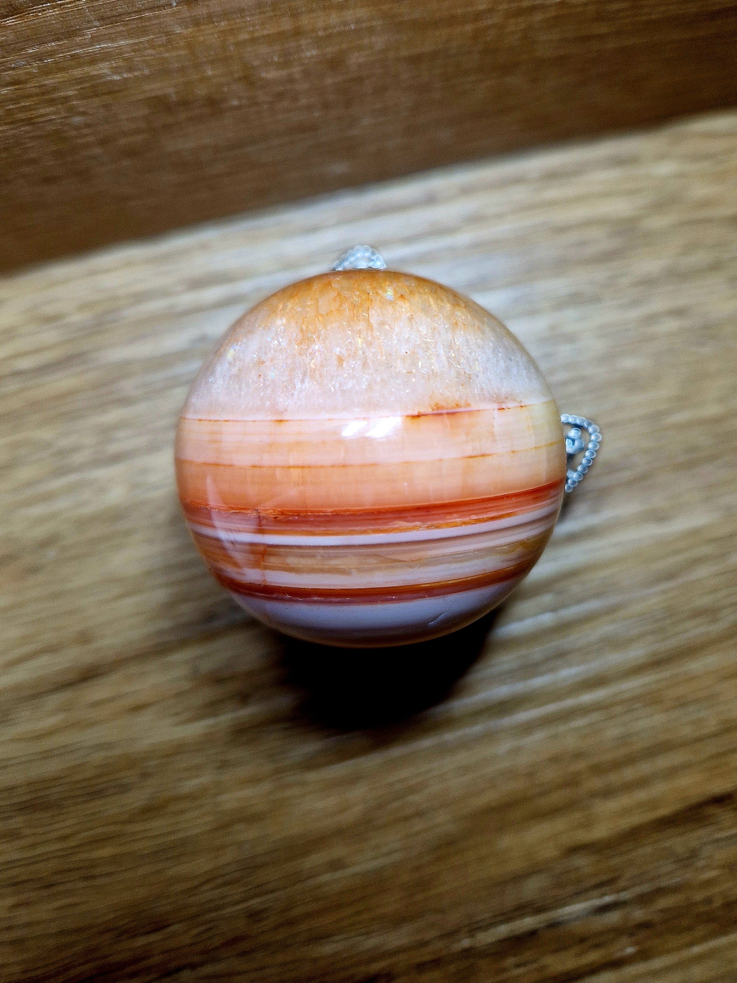 Karneolska krogla – kamen življenjskega veselja in motivacije