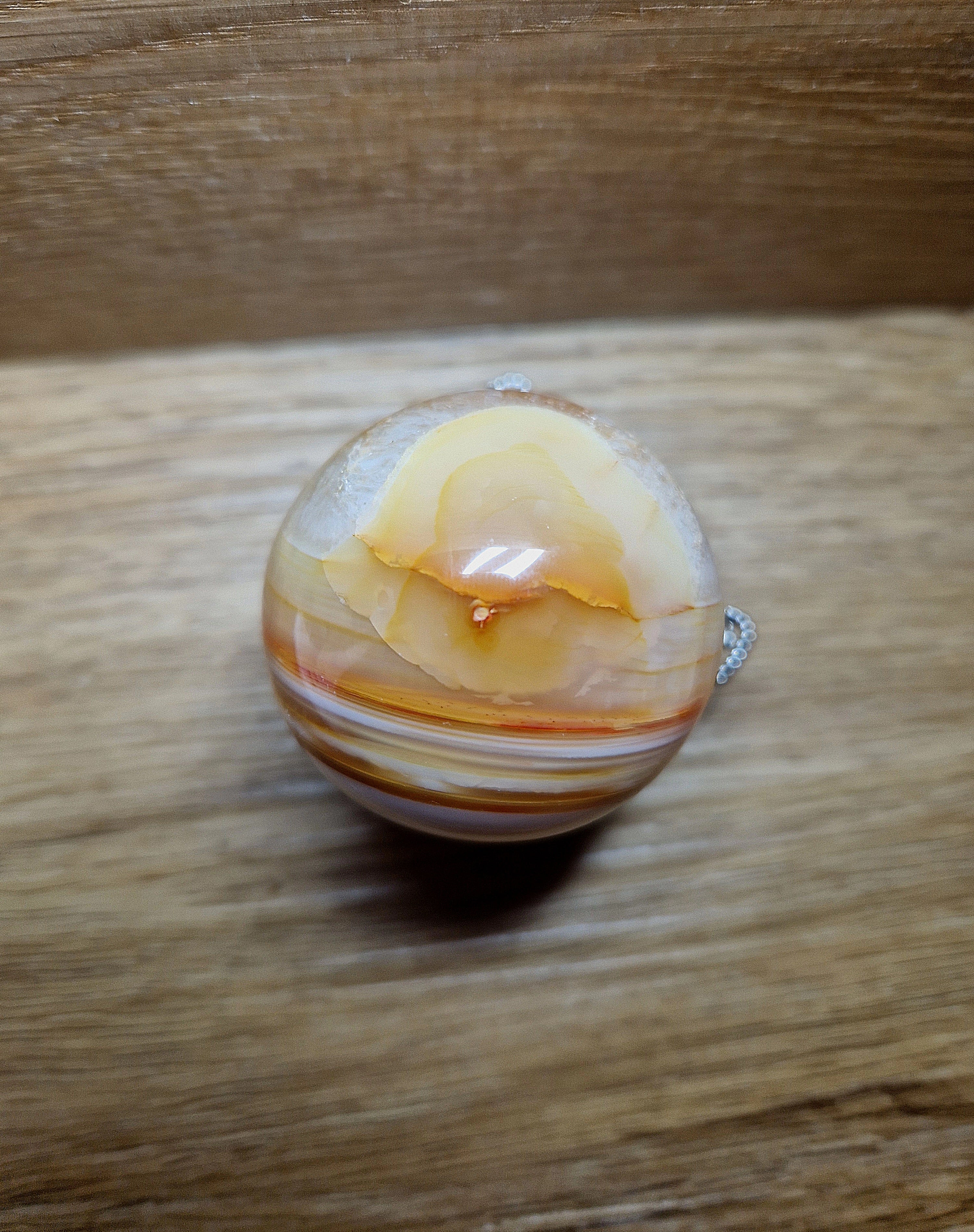 Karneolska krogla – kamen življenjskega veselja in motivacije