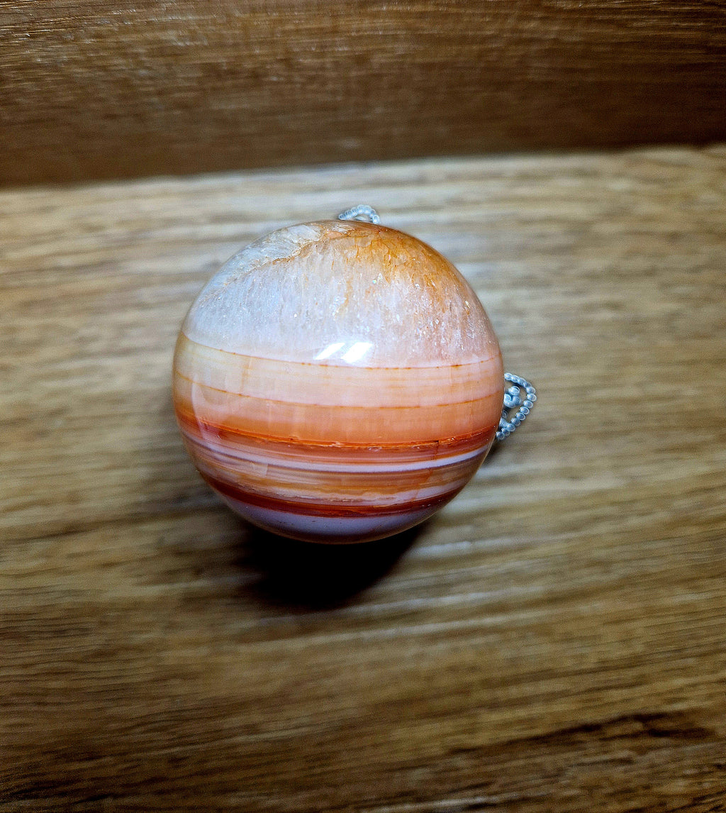 Karneolska krogla – kamen življenjskega veselja in motivacije