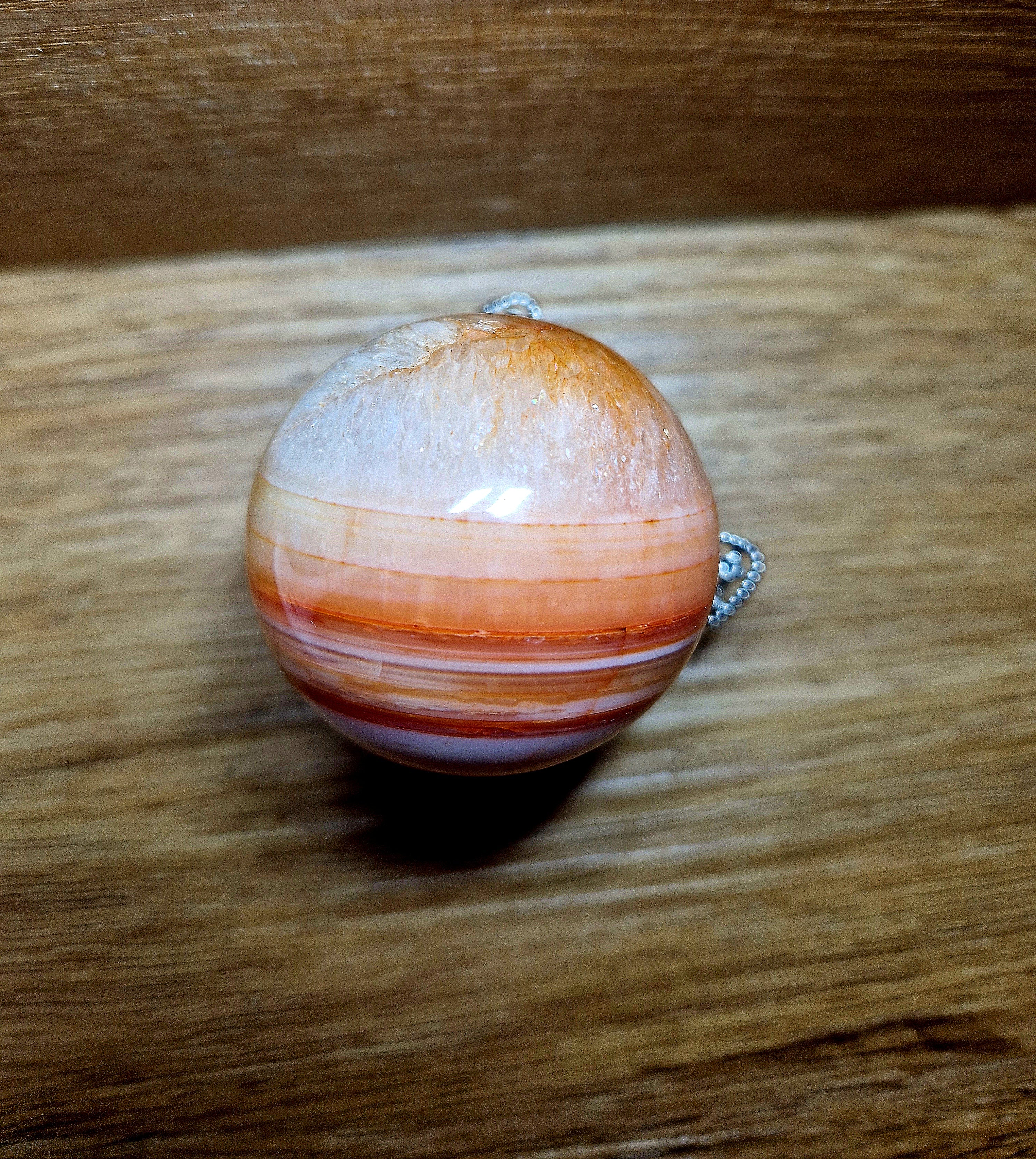 Karneolska krogla – kamen življenjskega veselja in motivacije