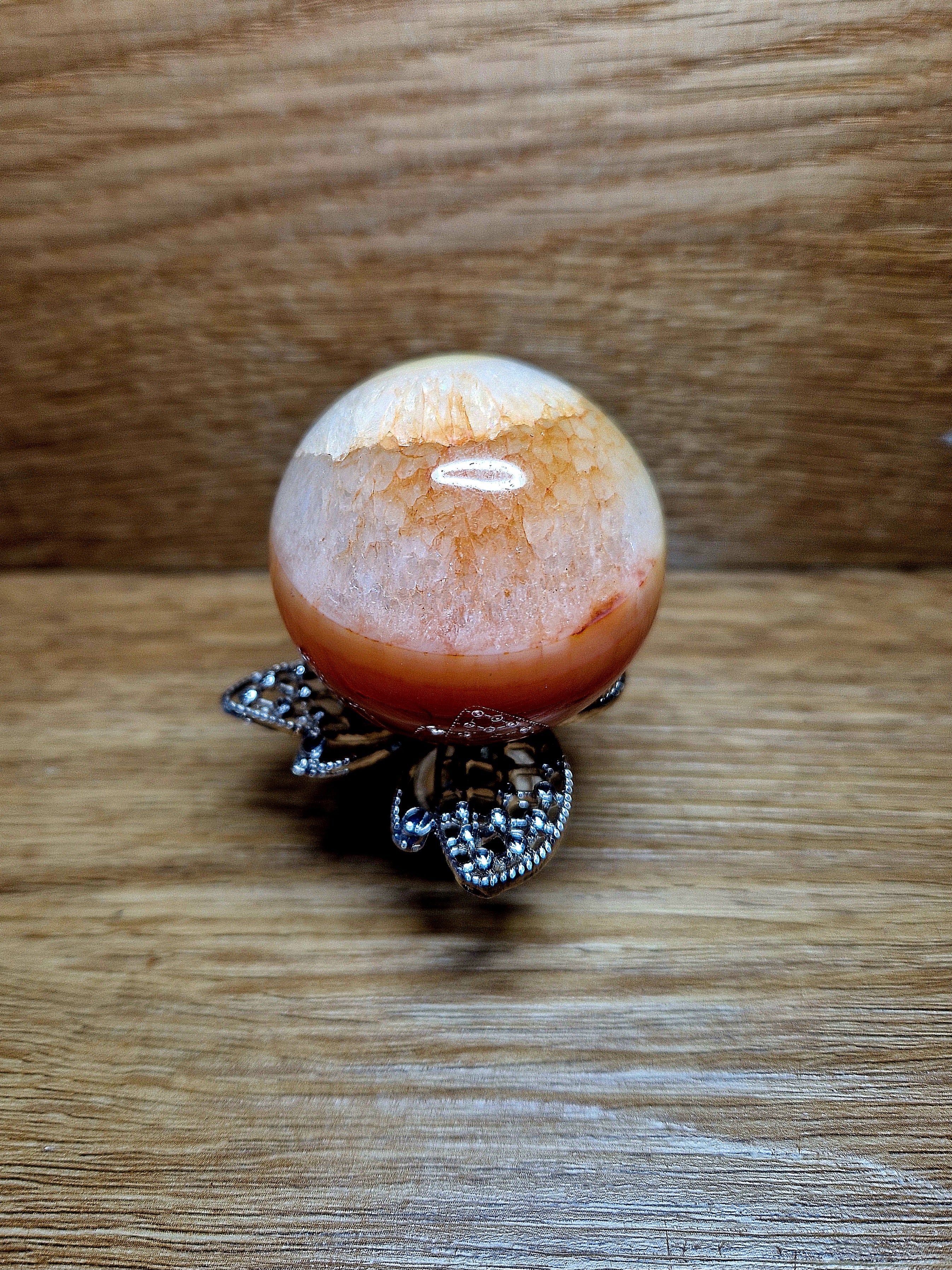 Karneolska krogla – kamen življenjskega veselja in motivacije