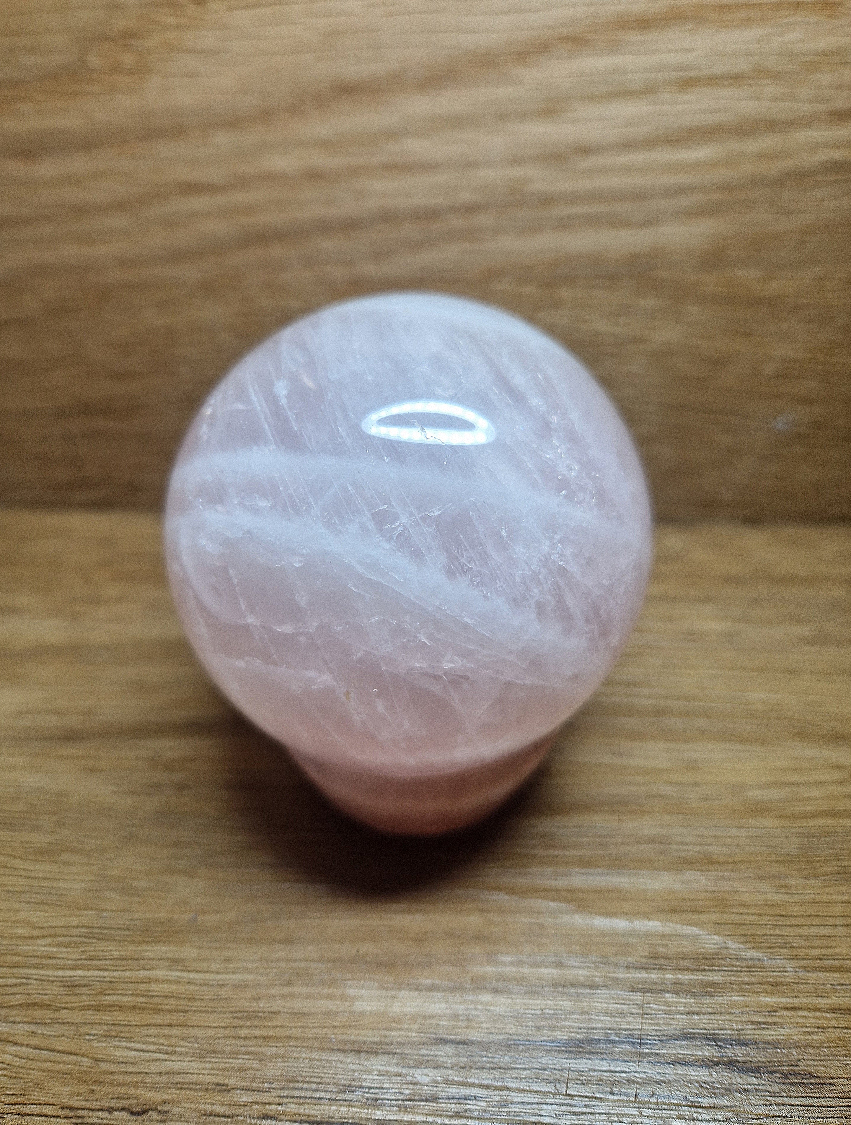 Rosenquarz Kugel – Stein der Liebe & Harmonie