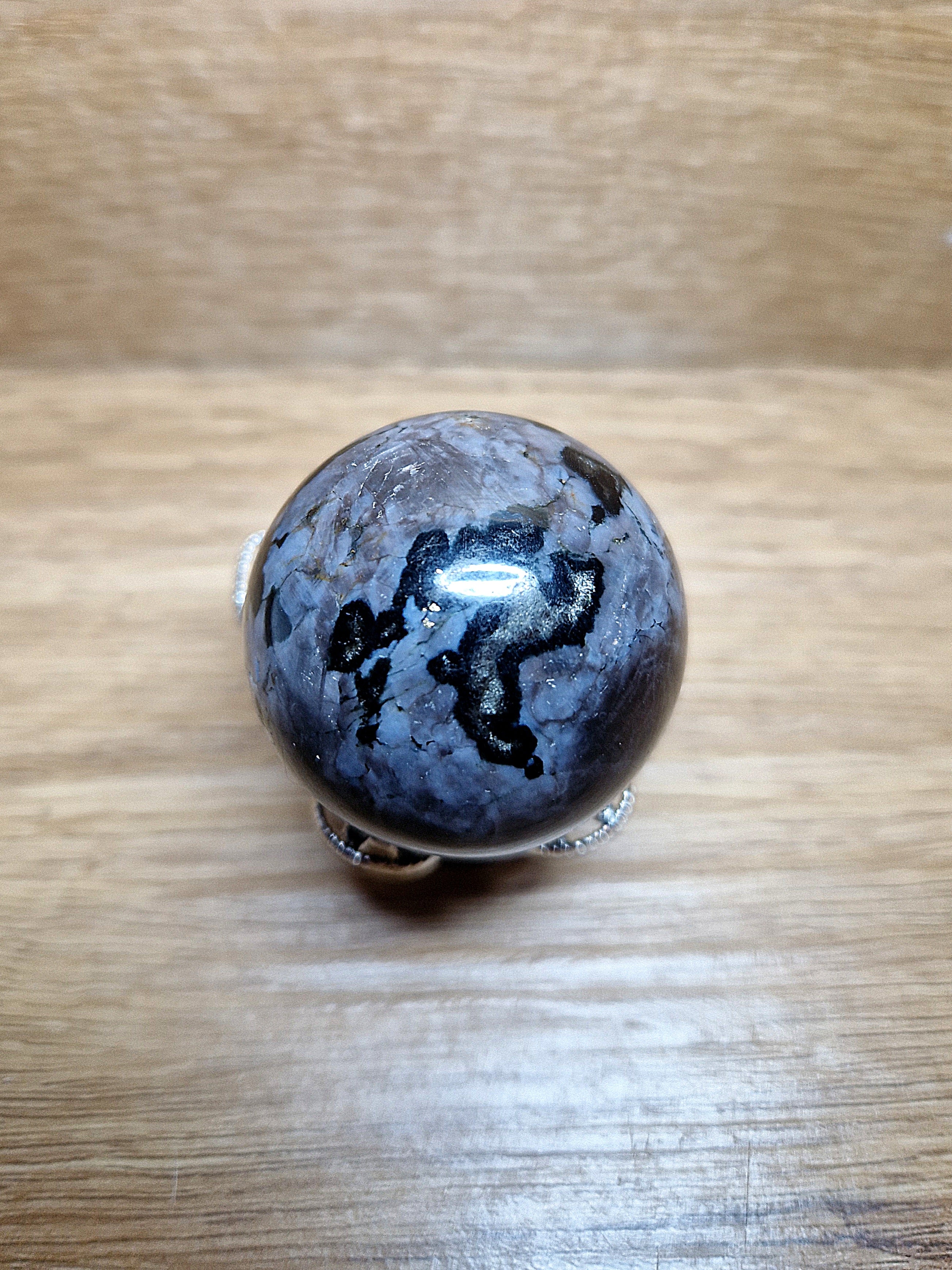 Indigo-Gabbro Kugel Mystic Merlinite-Stein der Intuition & Transformation