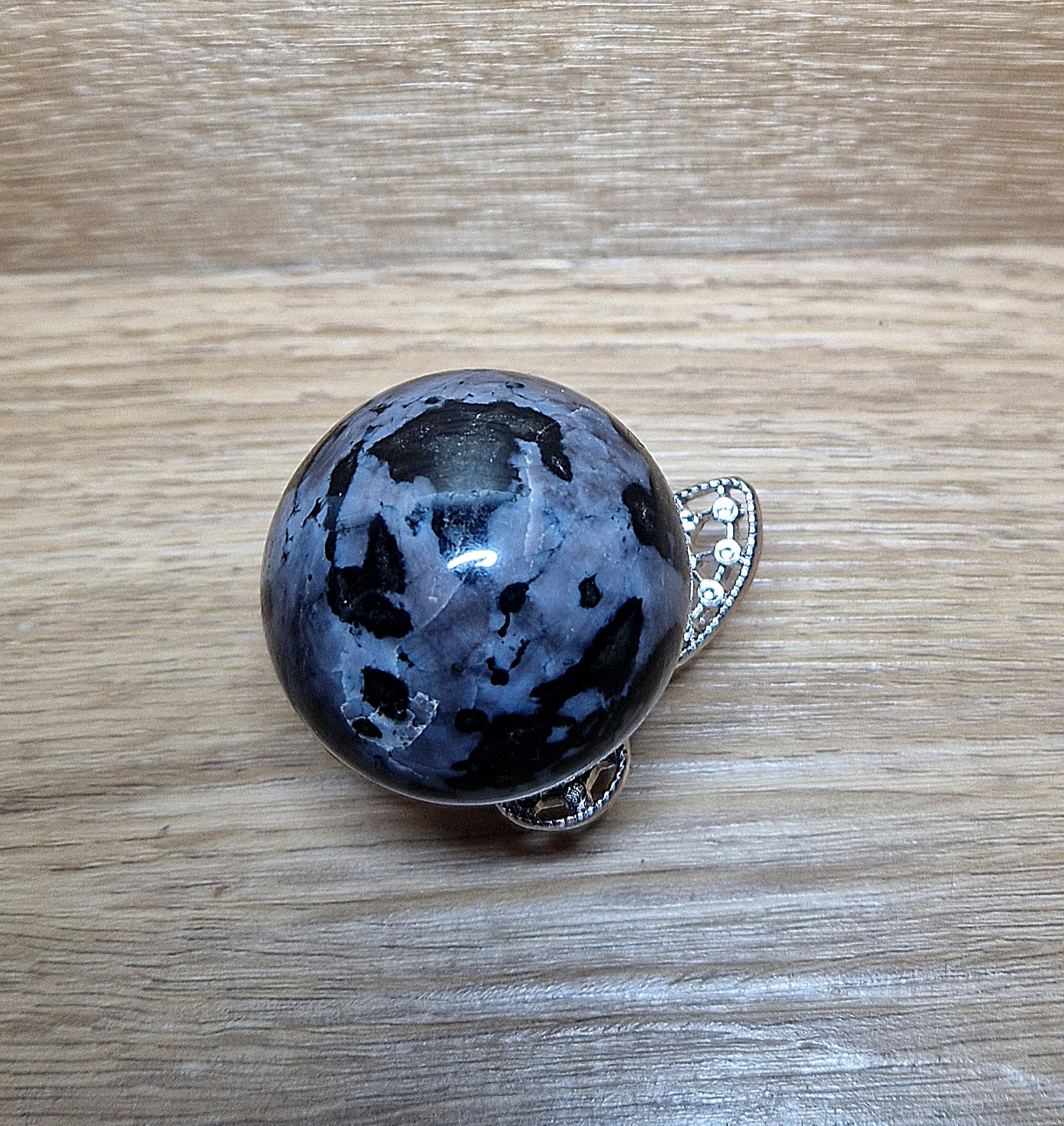 Indigo-Gabbro Kugel Mystic Merlinite-Stein der Intuition & Transformation