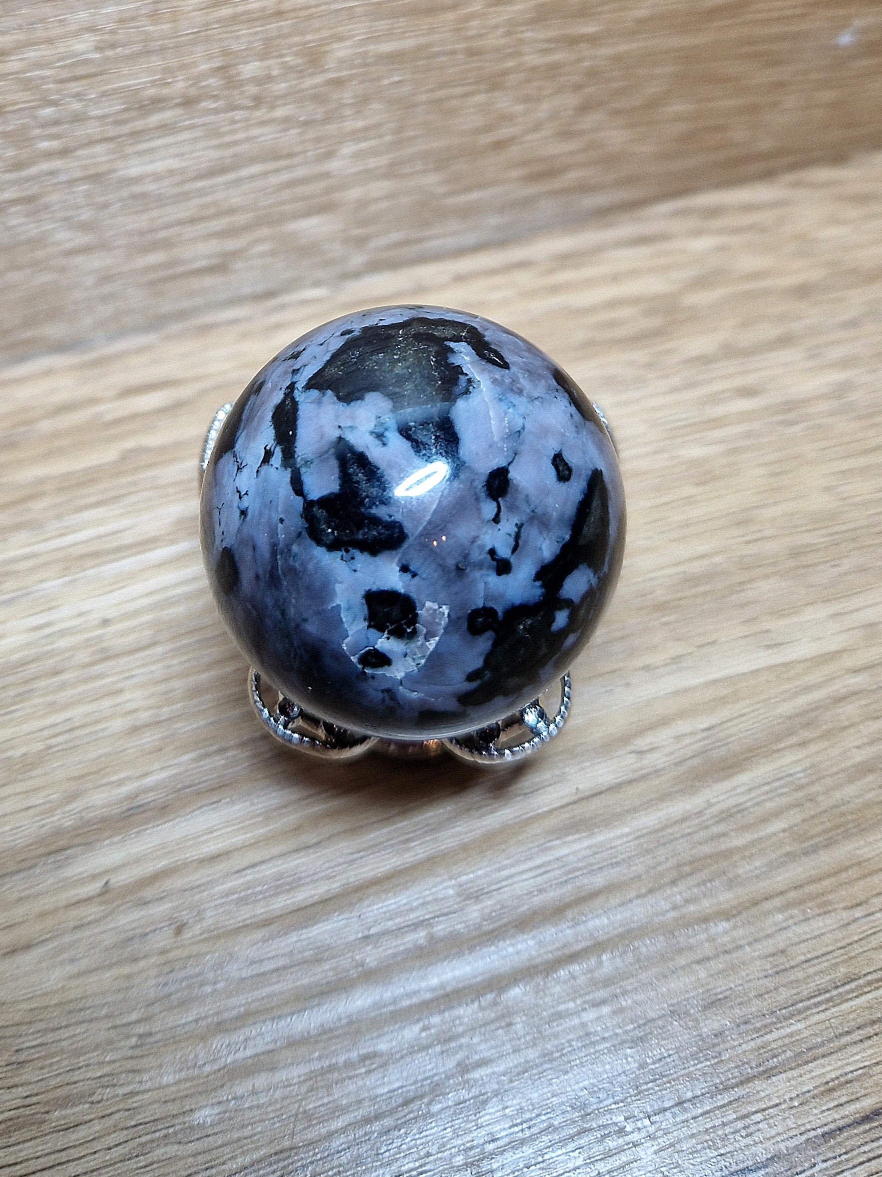 Indigo-Gabbro Kugel Mystic Merlinite-Stein der Intuition & Transformation