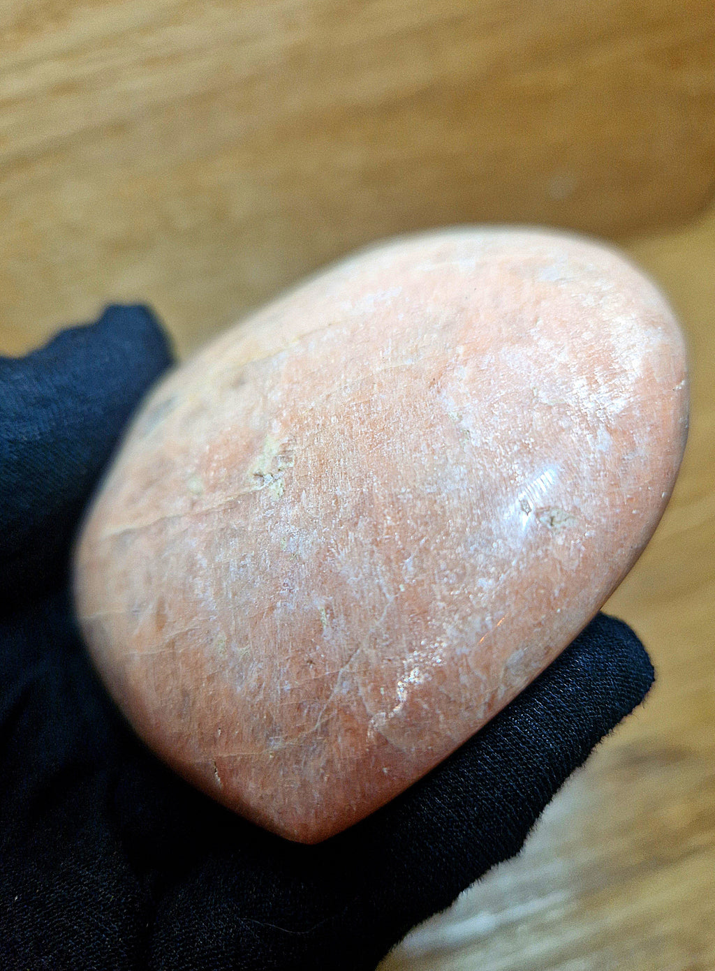 💗 Pfirsich-Mondstein Herz – Sanfte Harmonie & Selbstliebe