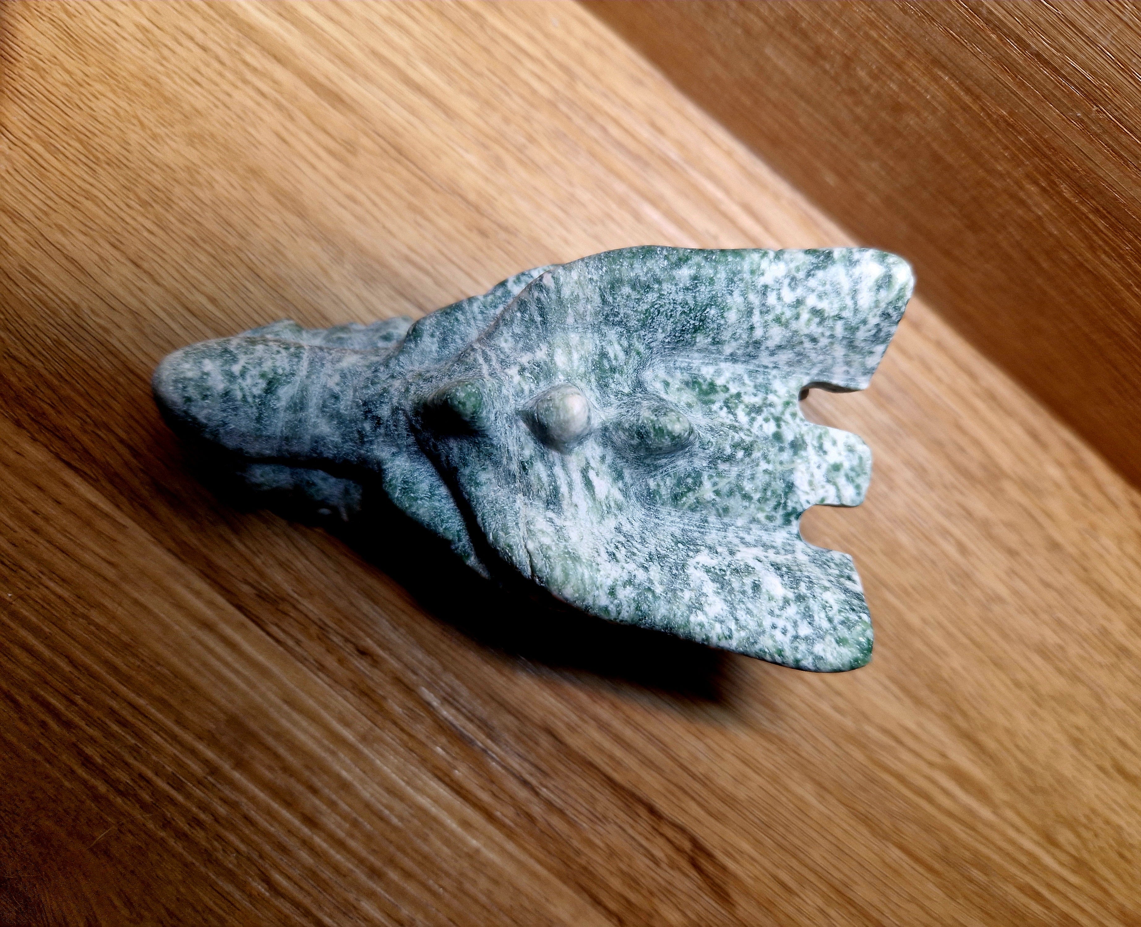 Testa di drago in agata arborea – Intagliata a mano | 555 g | 12 cm