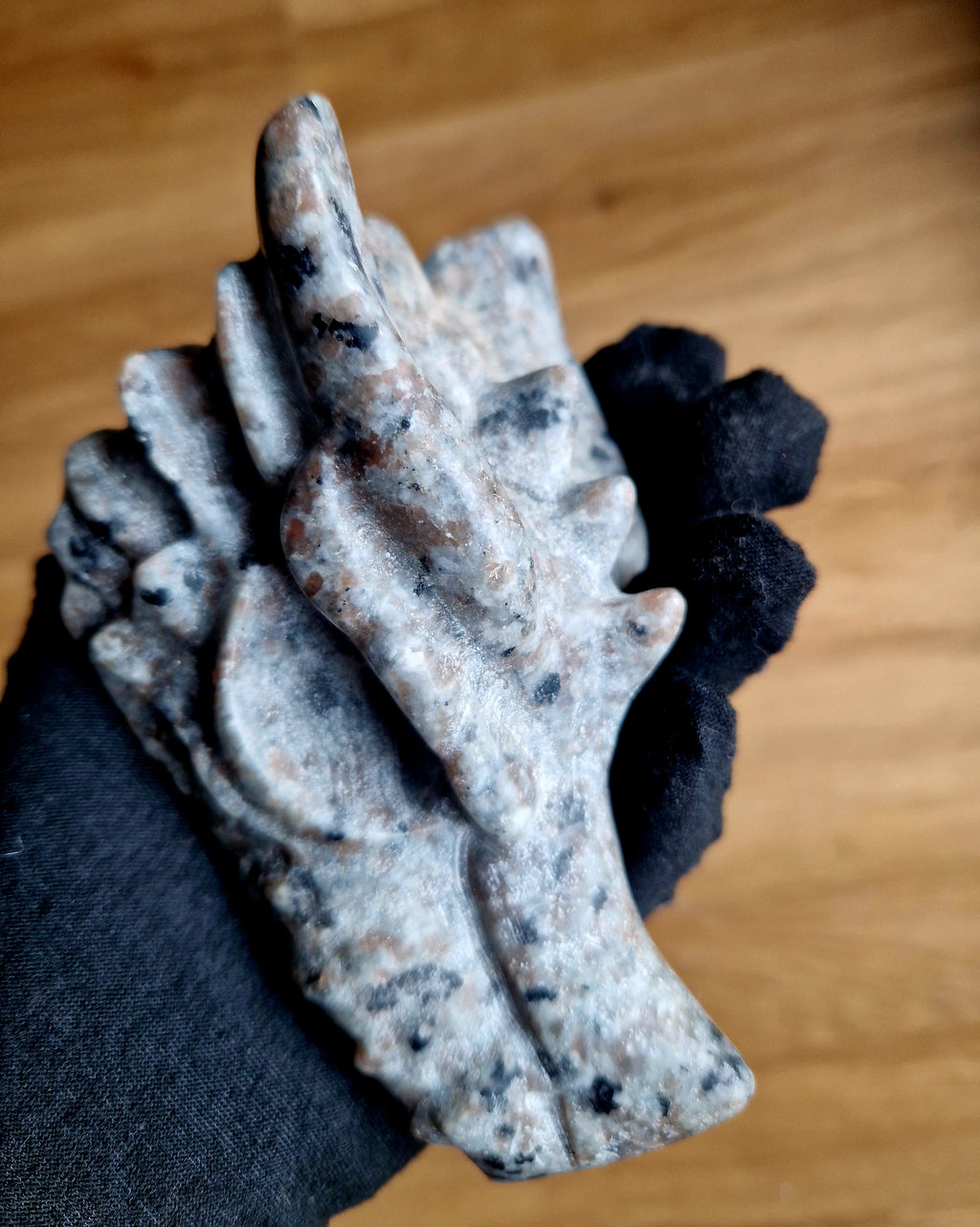 Yuperlit Drachenkopf – Handgeschnitzt 12 cm 506 g