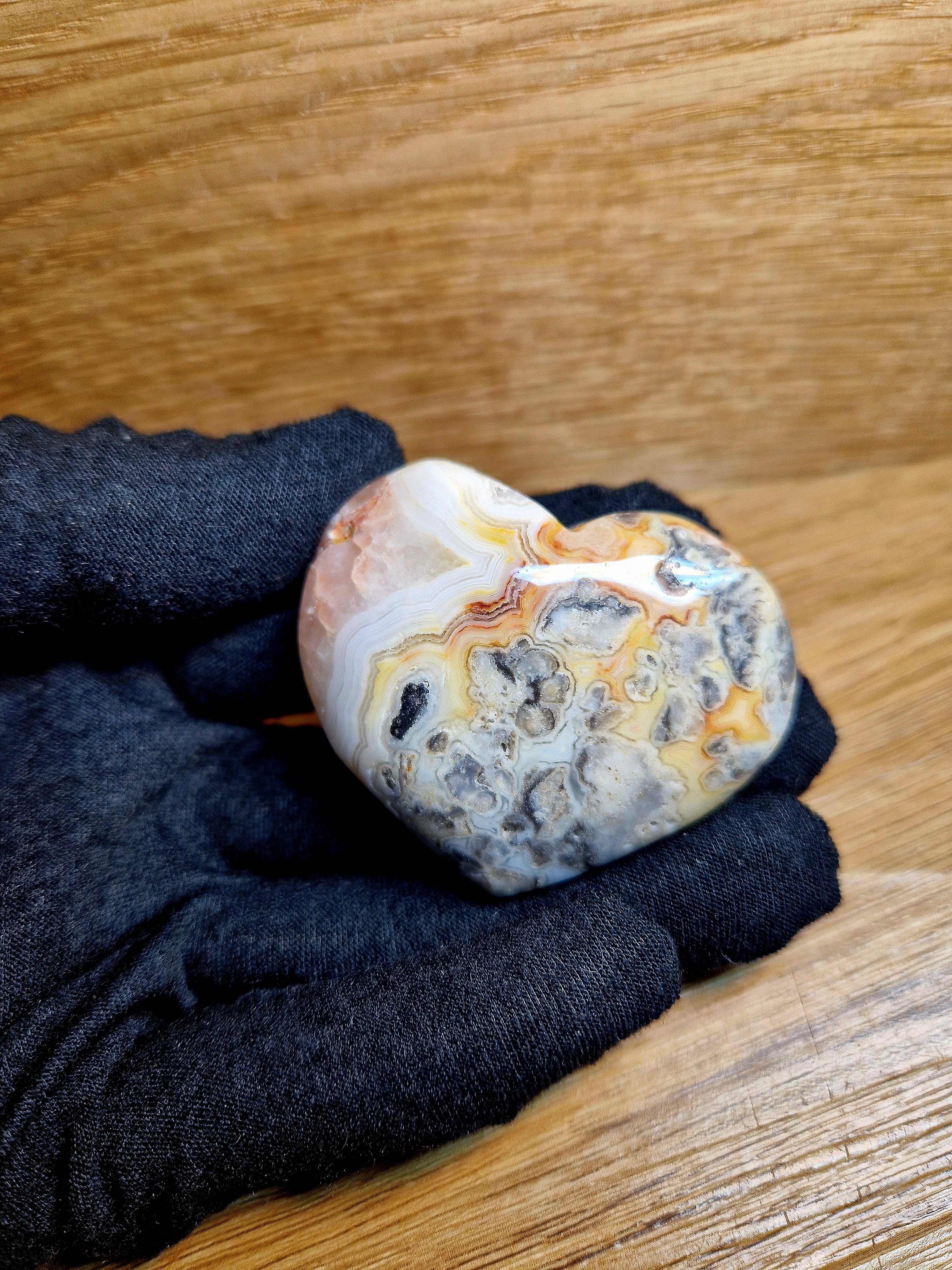 Cuore in agata Crazy Lace – 60 g – Fascia multicolore – Cuore in pietra naturale unico