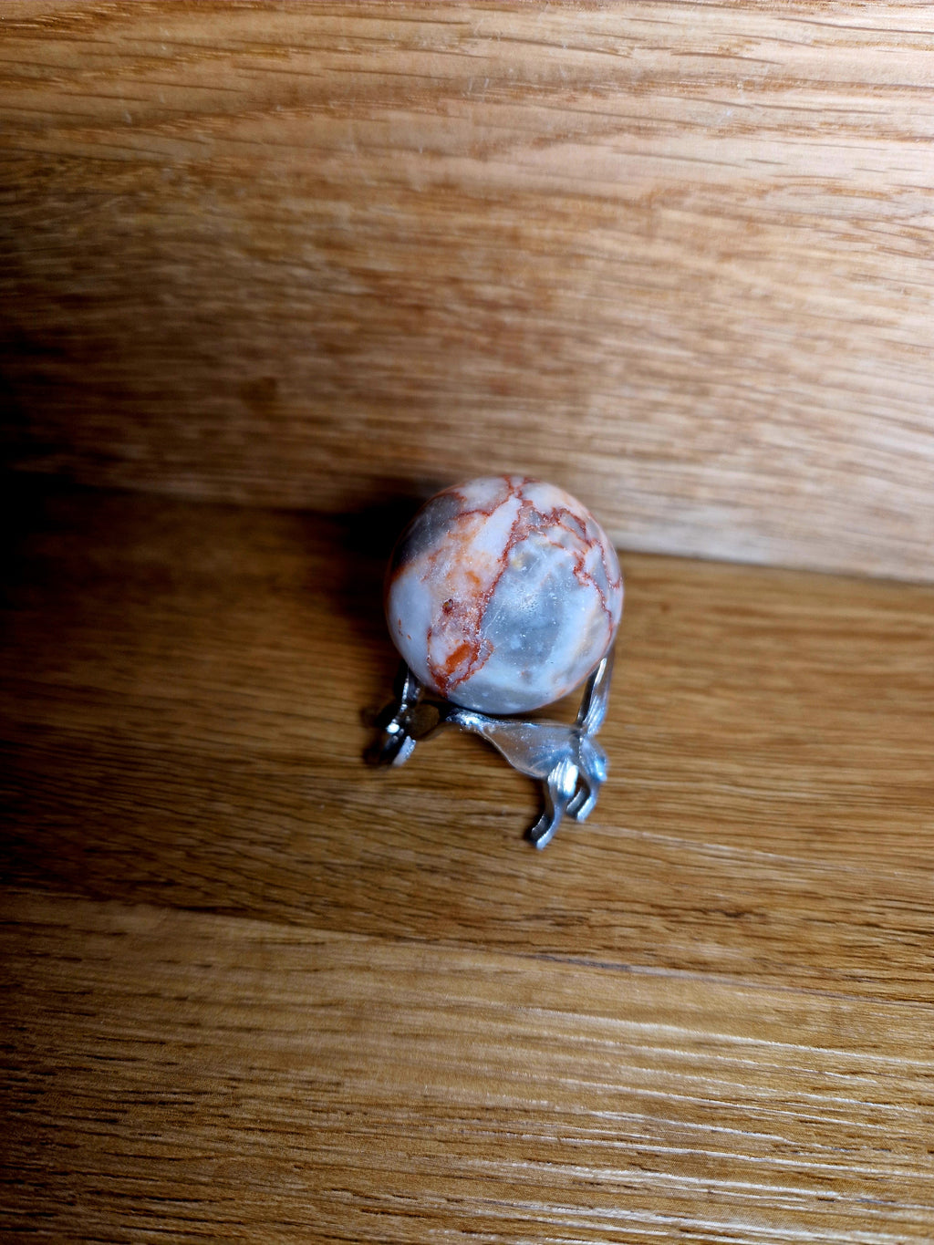 Edle Marmorkugel – Naturstein mit einzigartiger Maserung