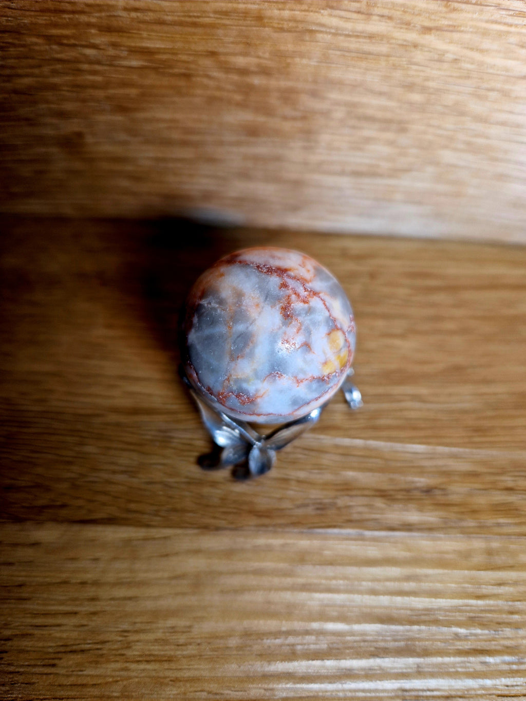 Edle Marmorkugel – Naturstein mit einzigartiger Maserung