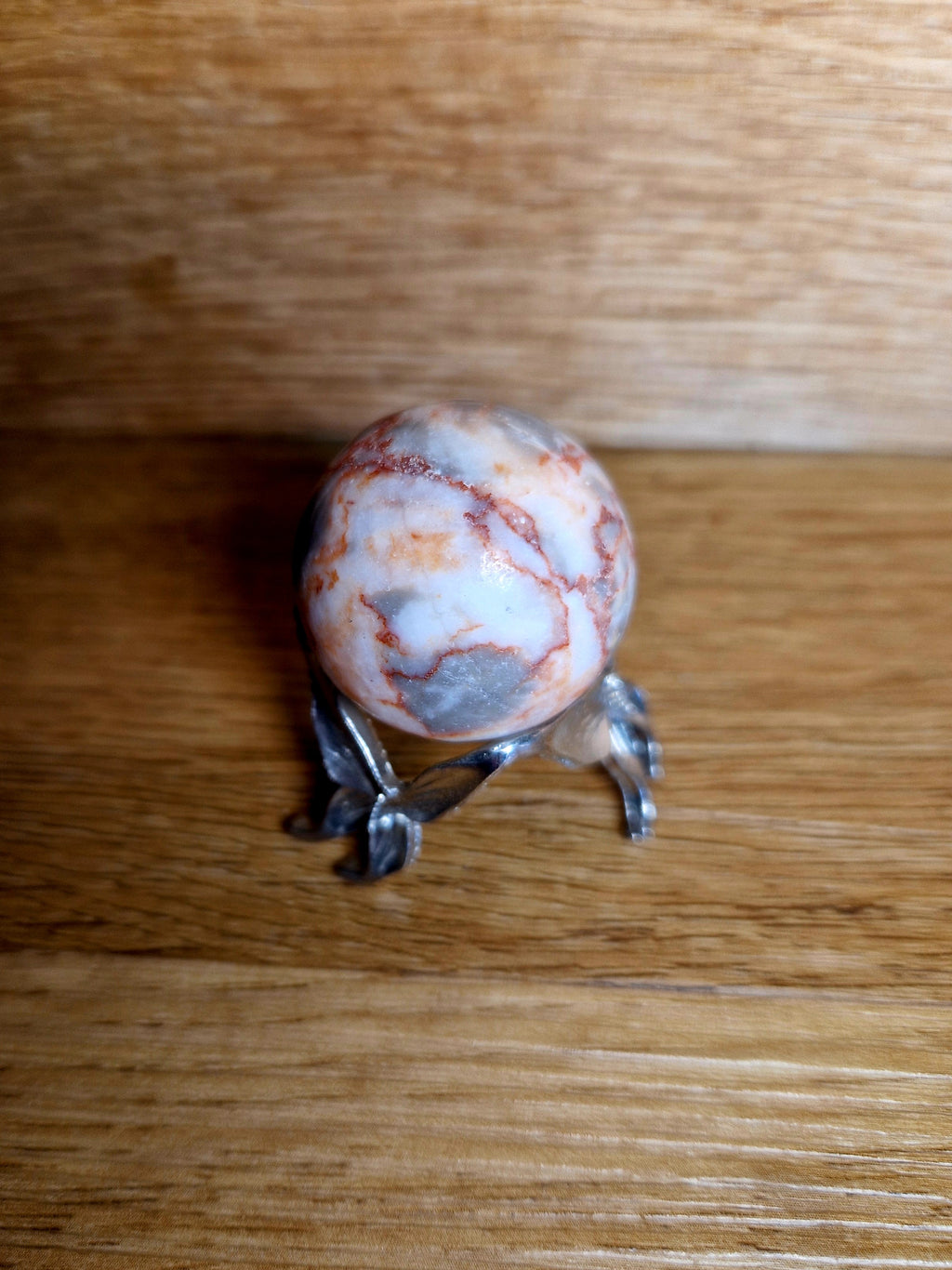 Edle Marmorkugel – Naturstein mit einzigartiger Maserung