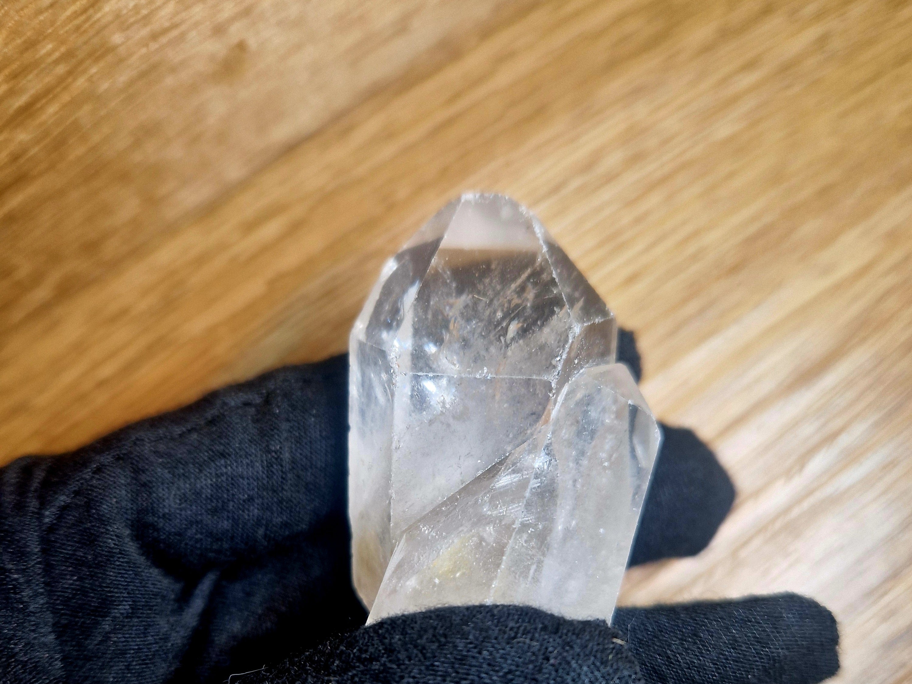 Natürlicher Bergkristall Rohpunkt – 62g Klarer Heilstein zur Reinigung & Energiearbeit