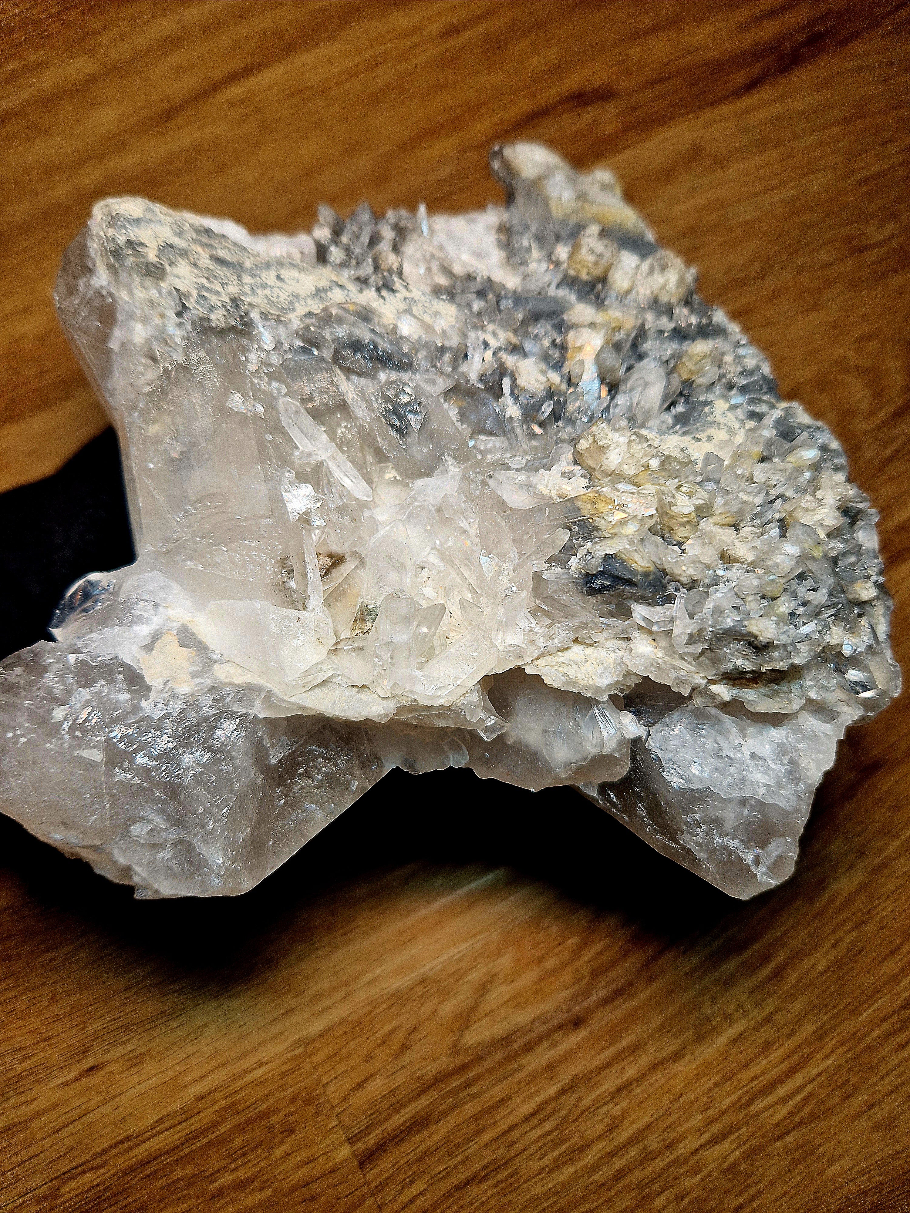 Bergkristall Druse – beidseitig kristallisiert 1,35 kg  Einzigartiges Sammler-Unikat AAA-Qualität