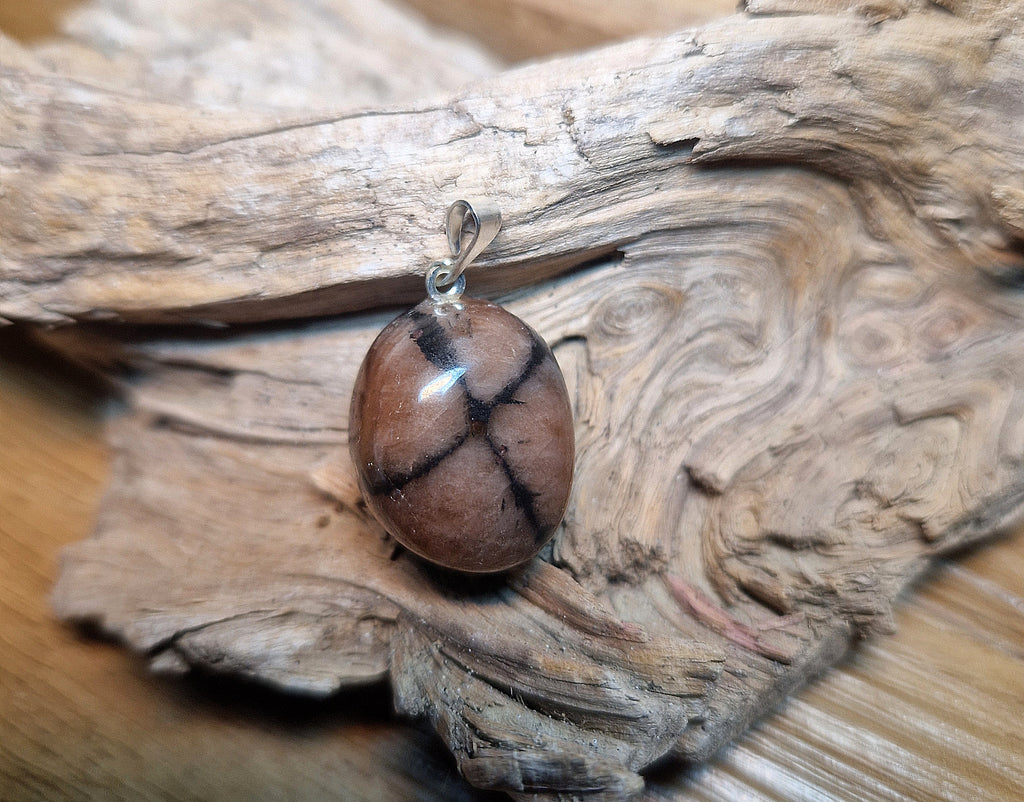 Chiastolith – Kreuzstein Anhänger mit 925 Silberöse AAA-Qualität