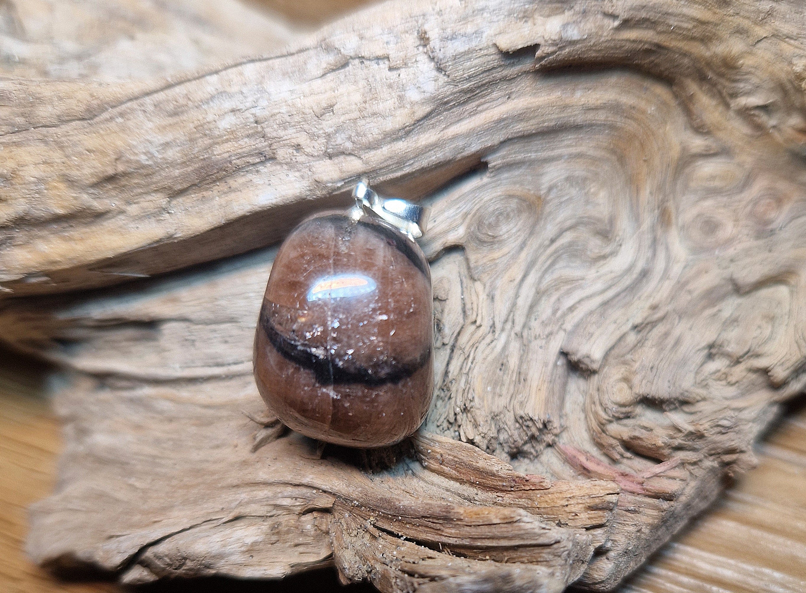 Chiastolith – Kreuzstein Anhänger mit 925 Silberöse AAA-Qualität