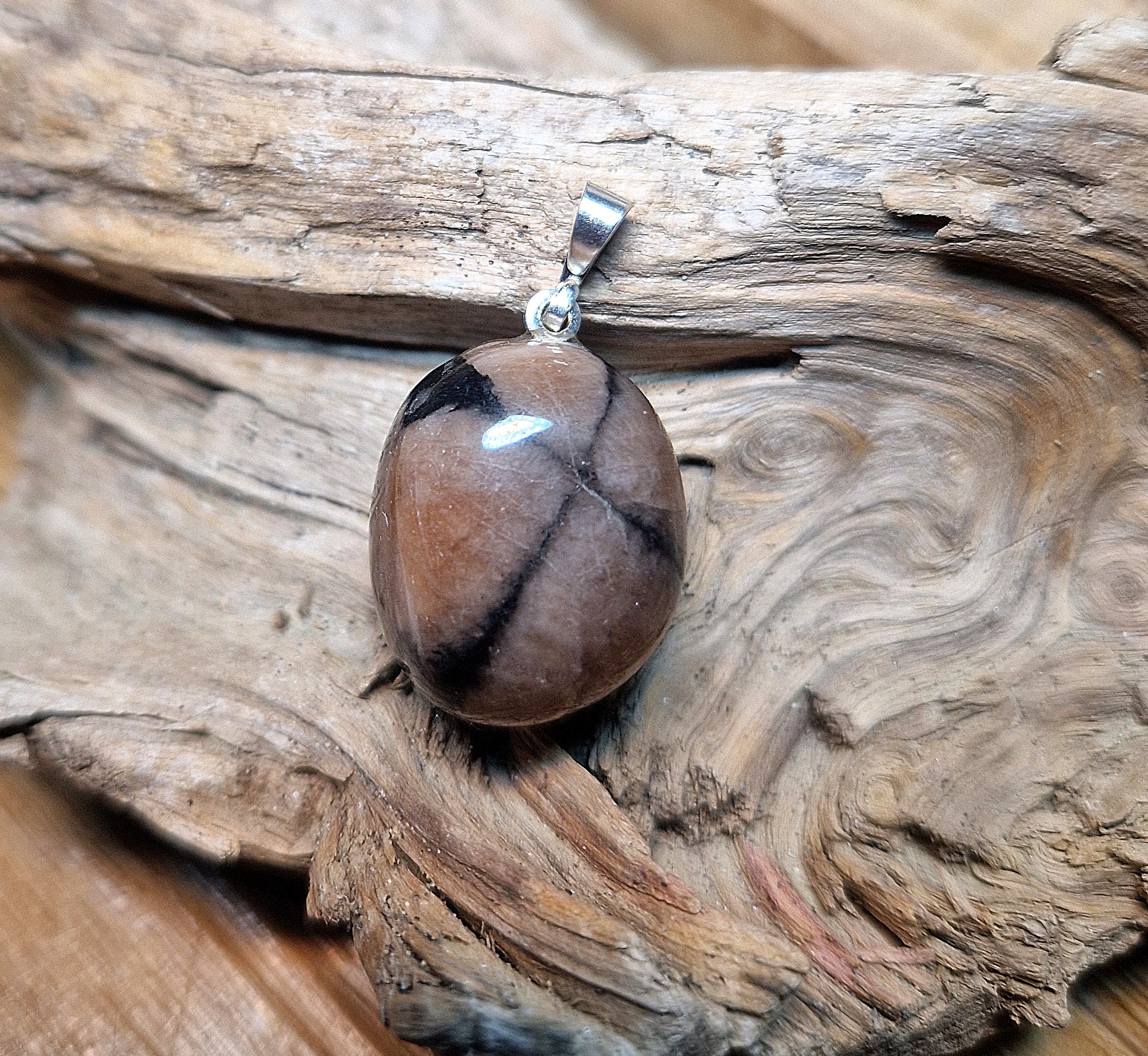 Chiastolith – Kreuzstein Anhänger mit 925 Silberöse AAA-Qualität