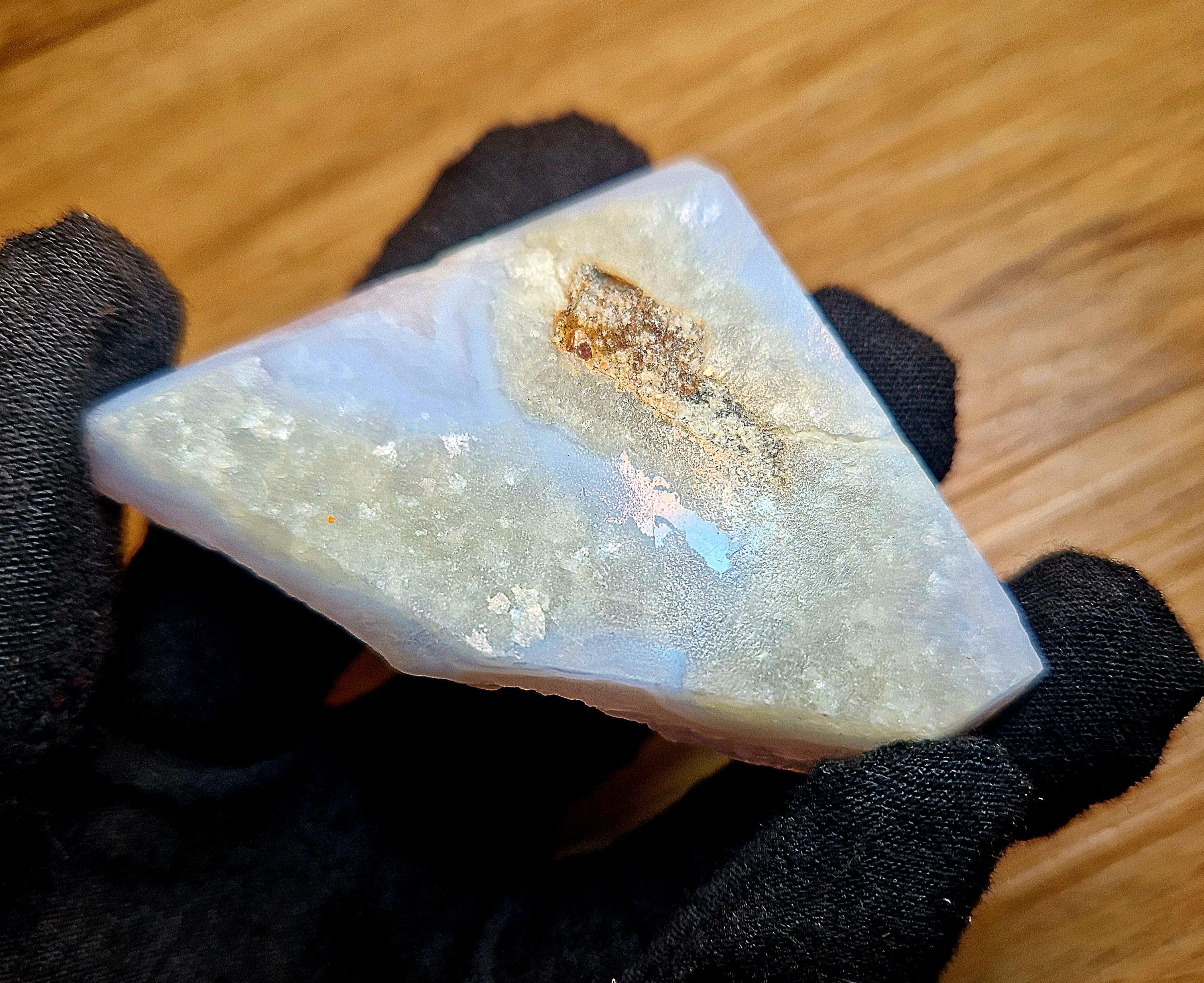 Lavendel-Chalcedon Geode aus Namibia – 63 g Einzelstück