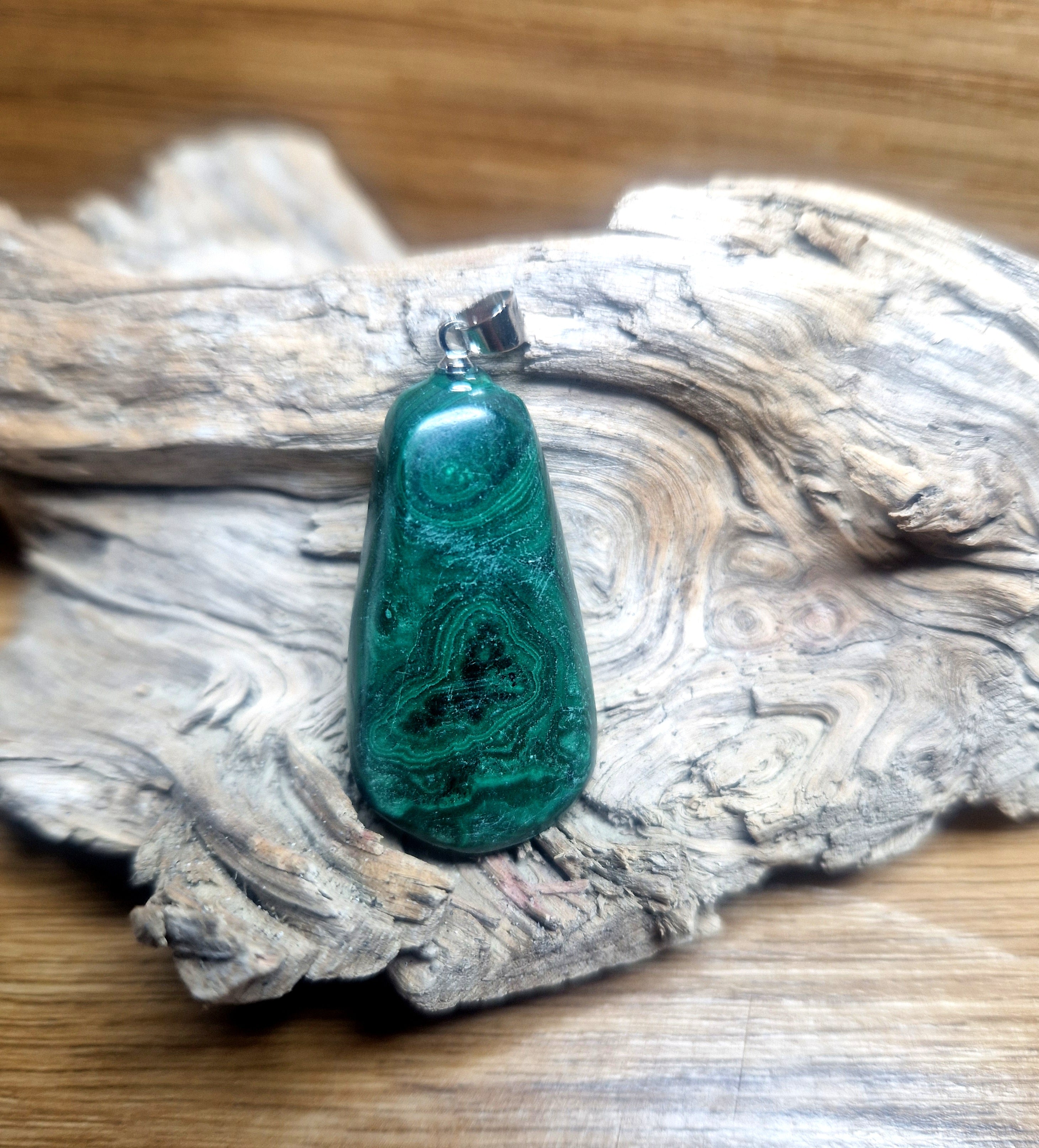Malachit Anhänger – naturbelassene Schönheit, 925 Silberöse A-Qualität