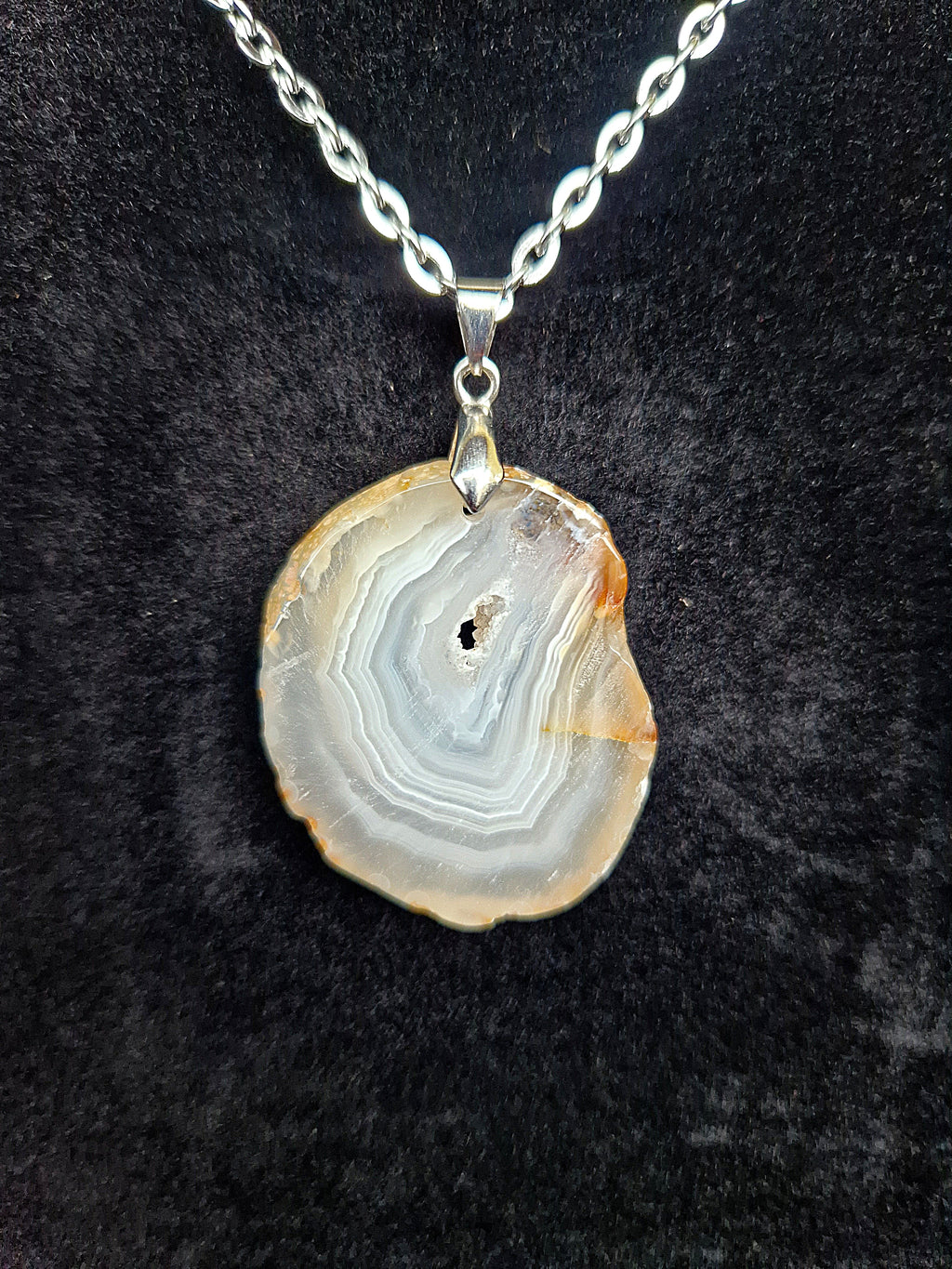 Achat Scheiben-Anhänger mit Kette – zeitlose Eleganz & natürliche Balance