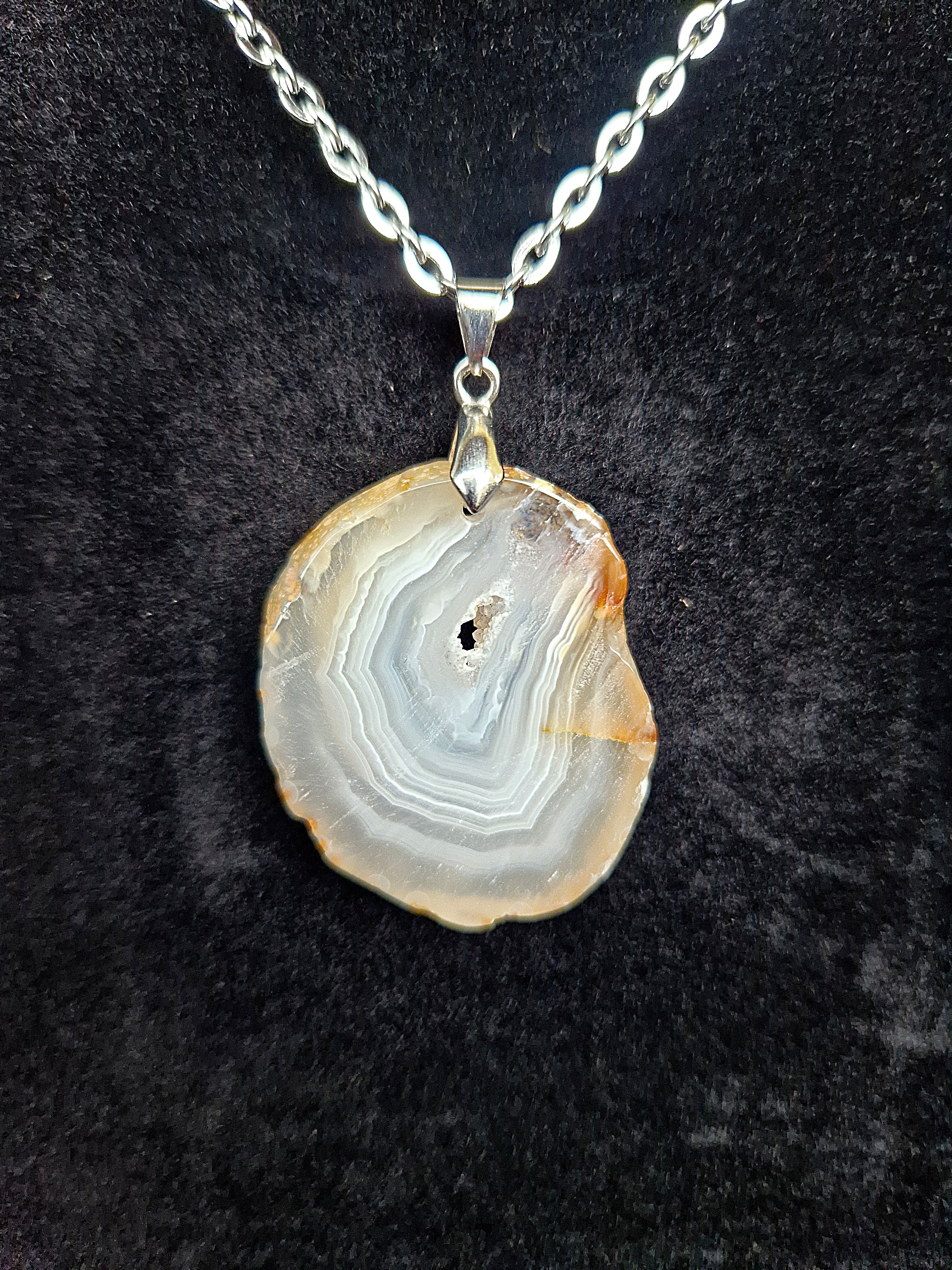 Achat Scheiben-Anhänger mit Kette – zeitlose Eleganz & natürliche Balance