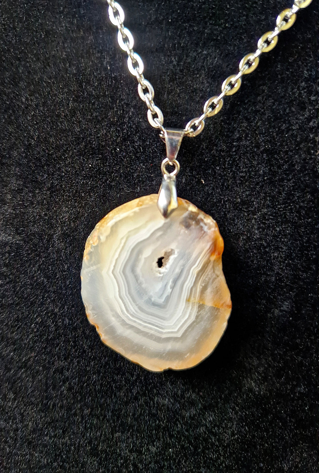 Achat Scheiben-Anhänger mit Kette – zeitlose Eleganz & natürliche Balance