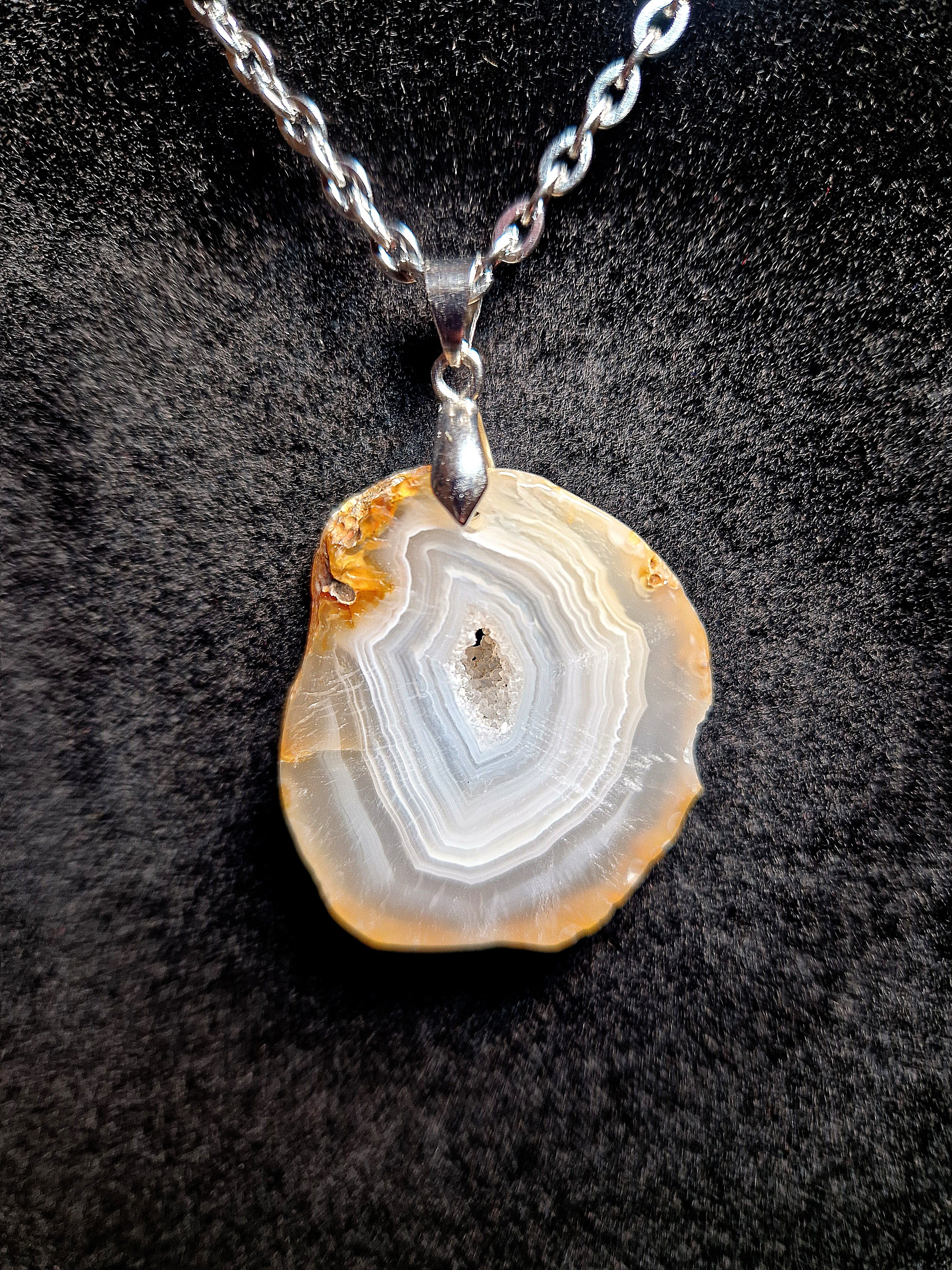 Achat Scheiben-Anhänger mit Kette – zeitlose Eleganz & natürliche Balance