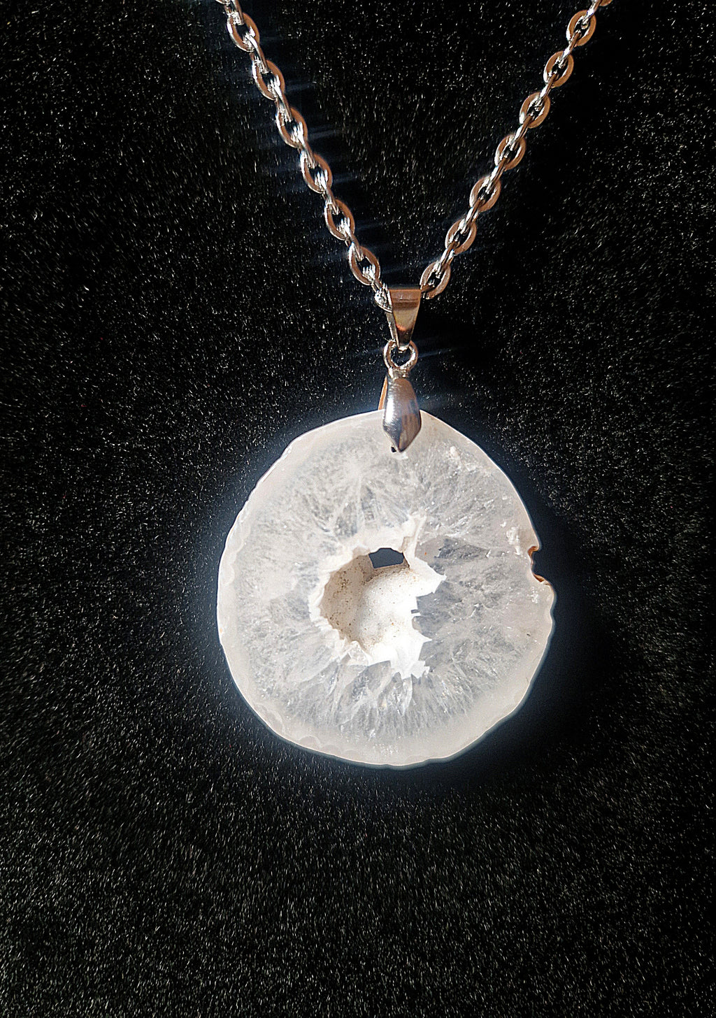 Achat Scheiben-Anhänger mit Kette – zeitlose Eleganz & natürliche Balance