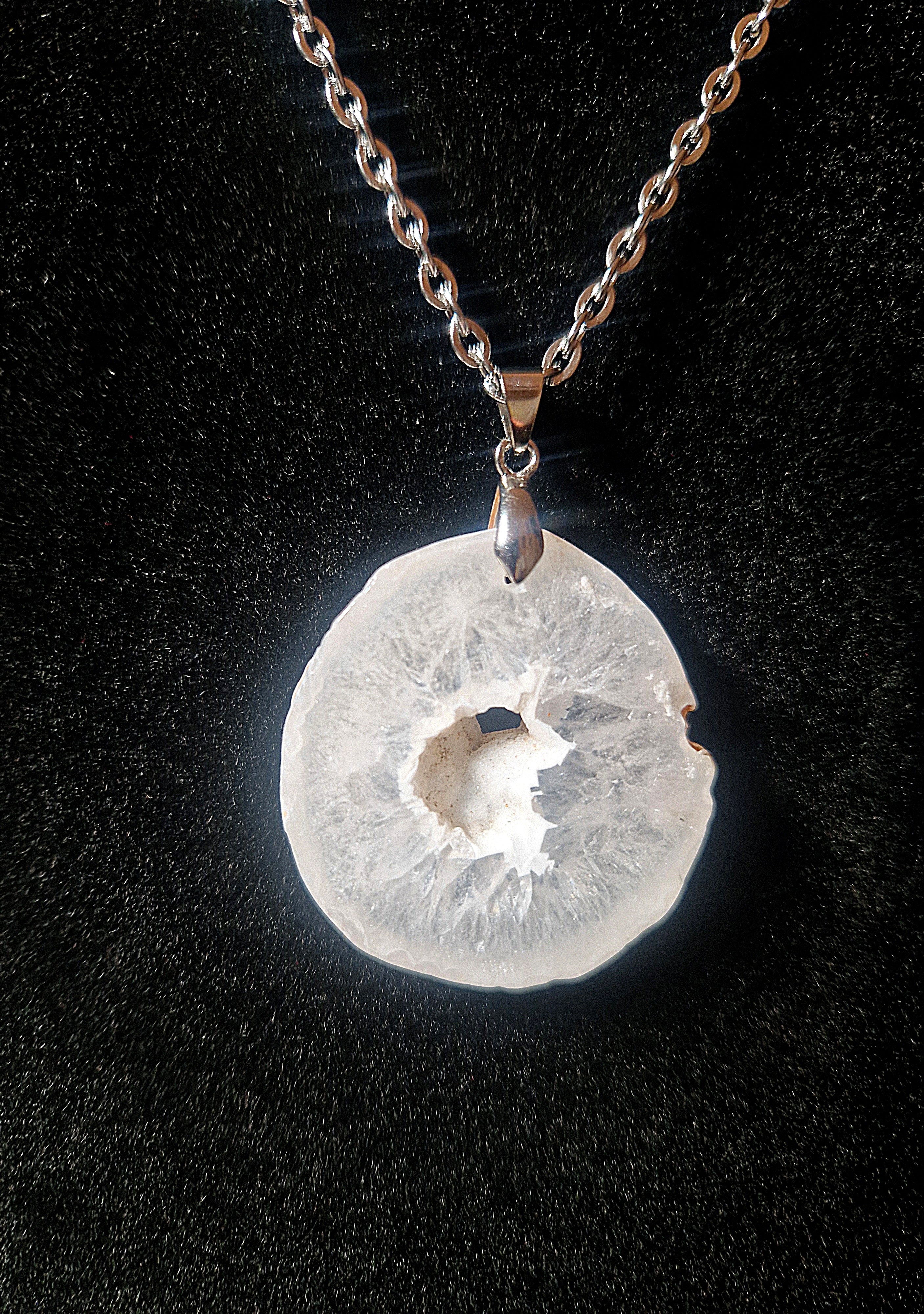 Achat Scheiben-Anhänger mit Kette – zeitlose Eleganz & natürliche Balance