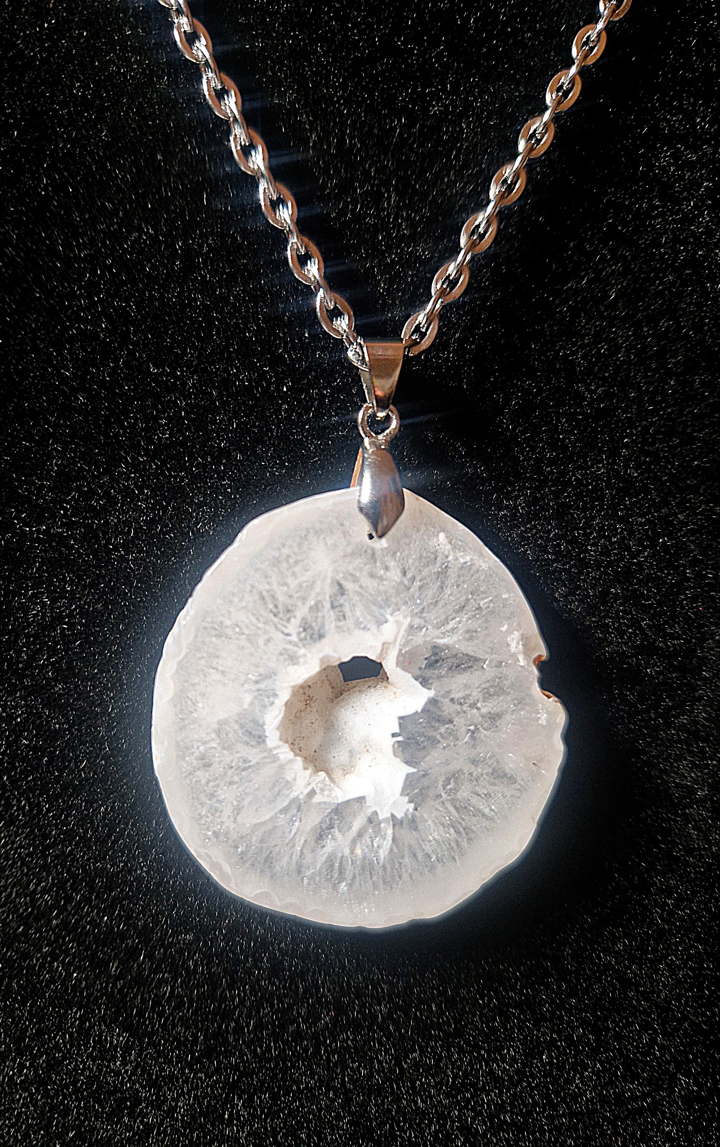 Achat Scheiben-Anhänger mit Kette – zeitlose Eleganz & natürliche Balance
