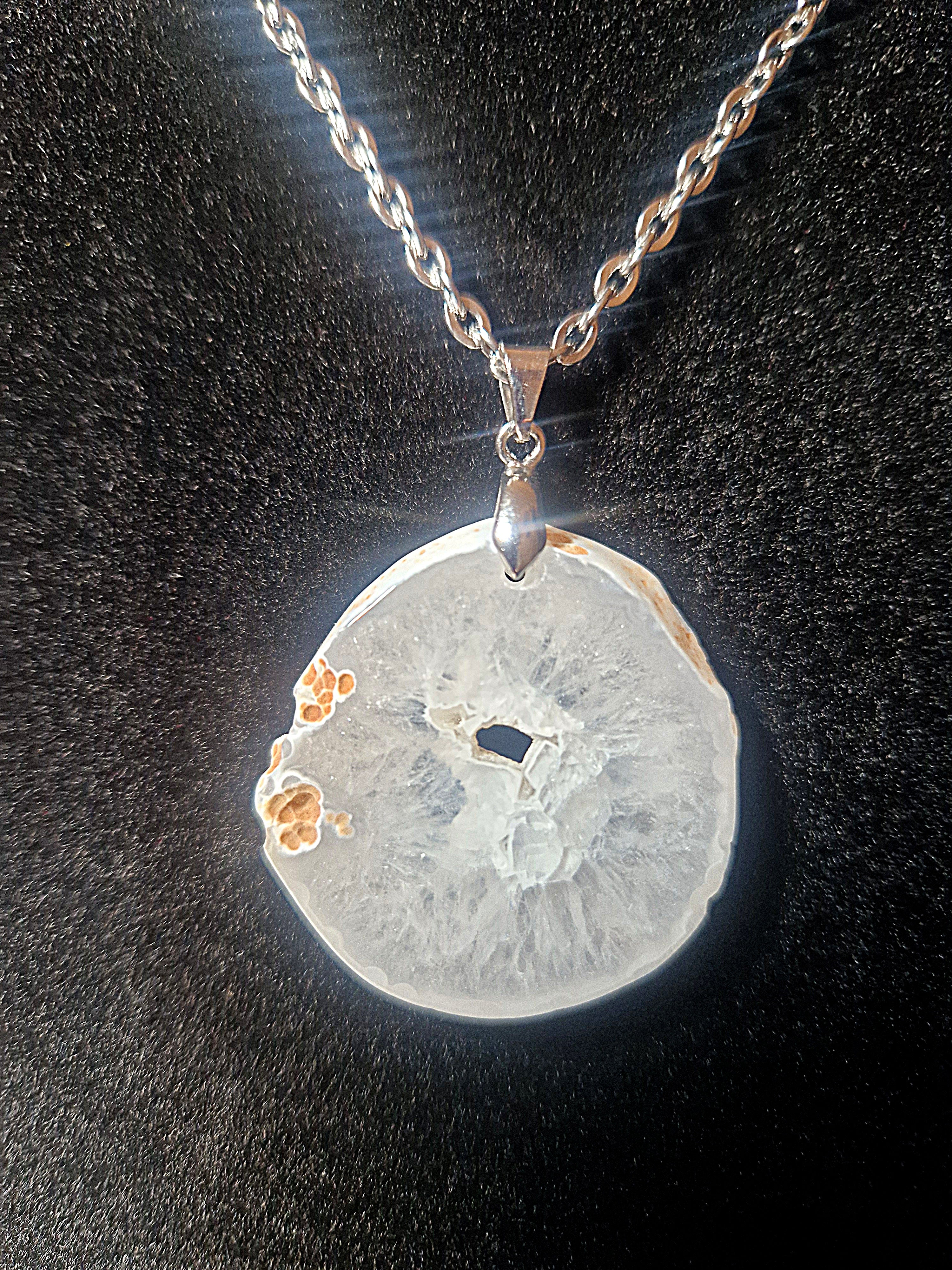 Achat Scheiben-Anhänger mit Kette – zeitlose Eleganz & natürliche Balance