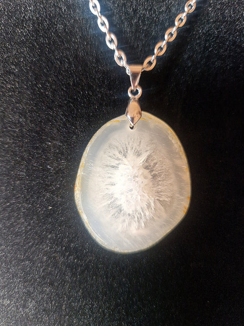 Achat Scheiben-Anhänger mit Kette – zeitlose Eleganz & natürliche Balance