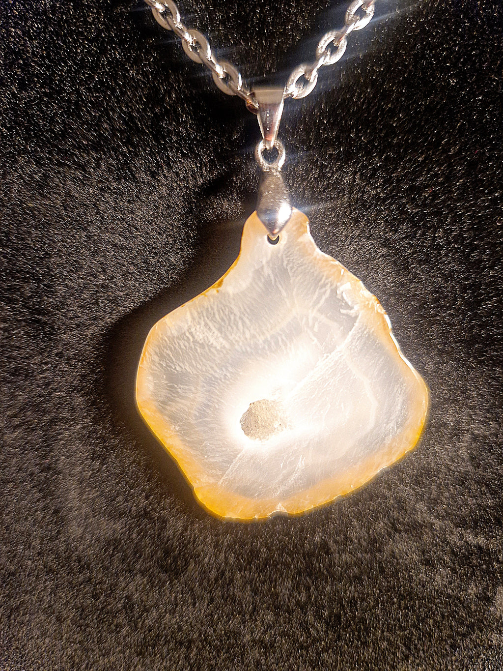 Achat Scheiben-Anhänger mit Kette – zeitlose Eleganz & natürliche Balance