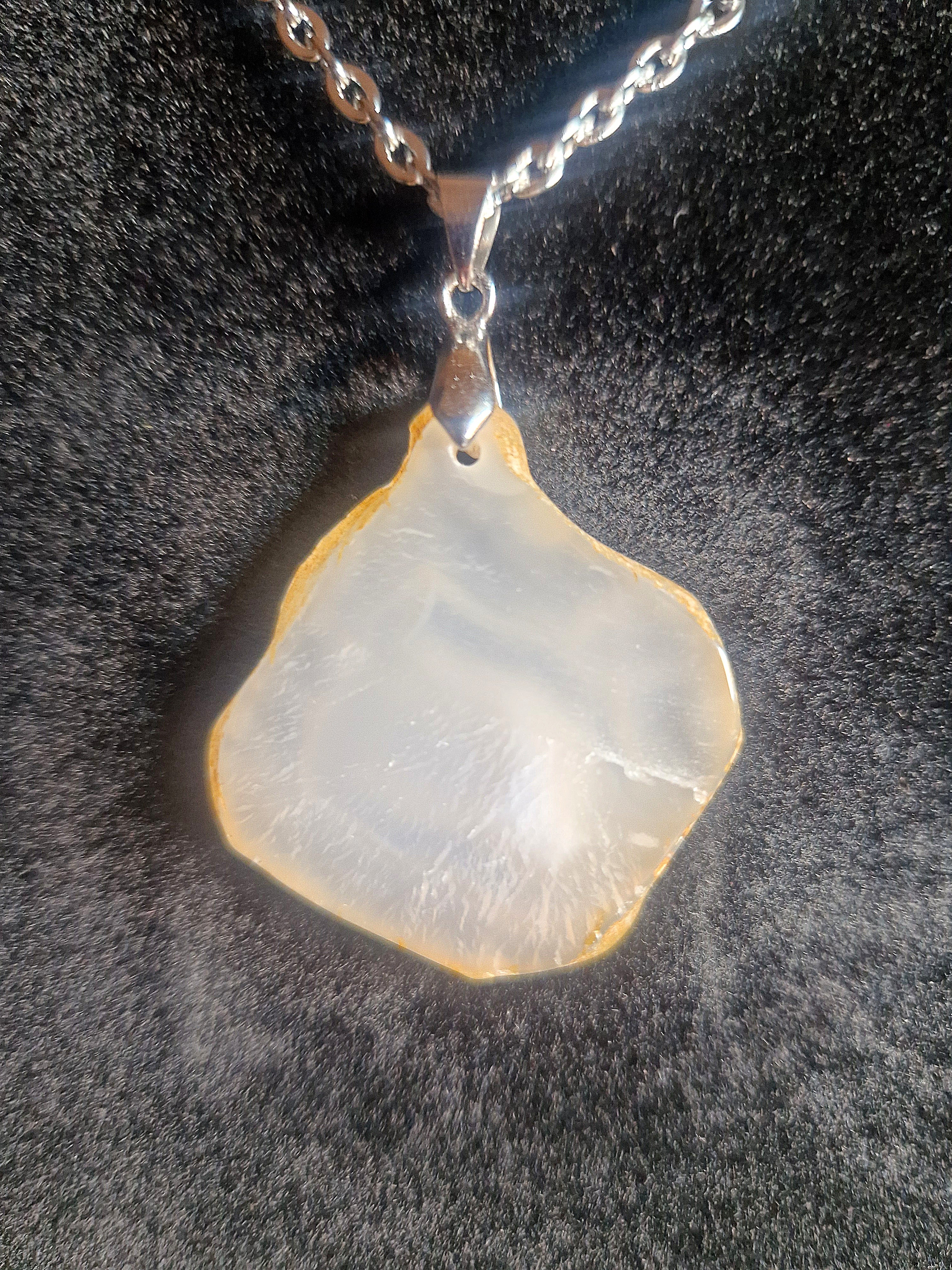 Achat Scheiben-Anhänger mit Kette – zeitlose Eleganz & natürliche Balance