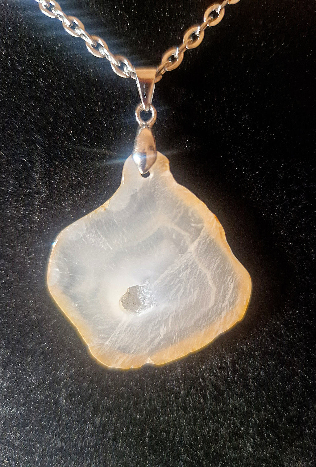 Achat Scheiben-Anhänger mit Kette – zeitlose Eleganz & natürliche Balance